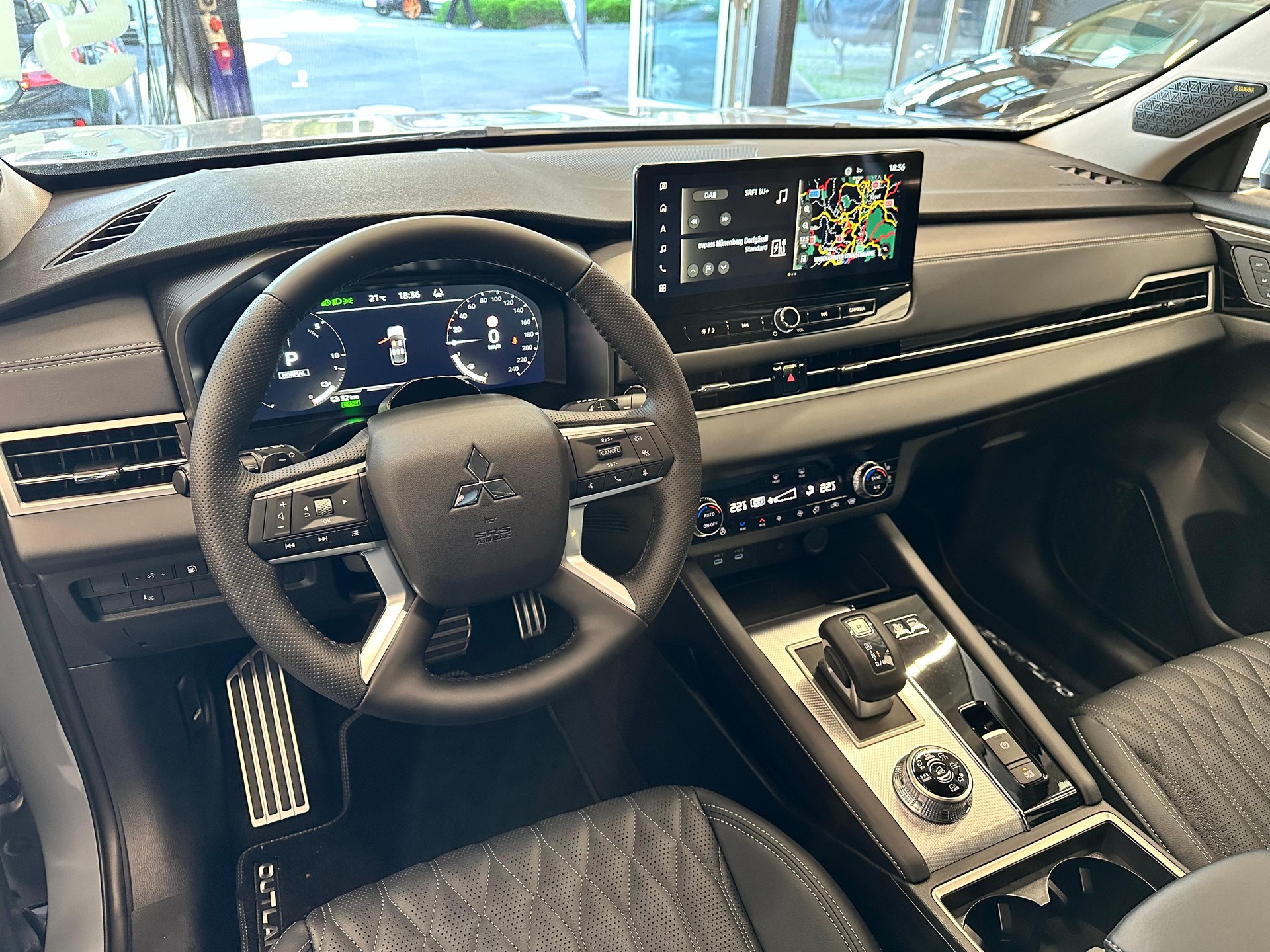 MITSUBISHI Outlander 2.4 PHEV Instyle 4x4-image-11