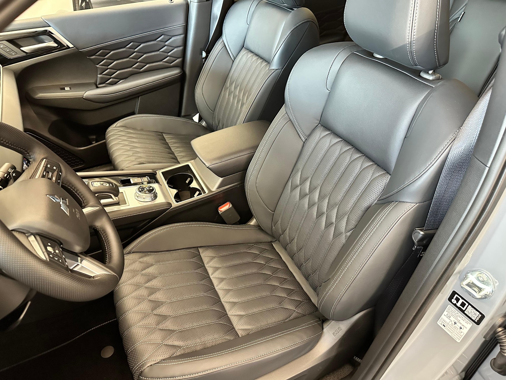 MITSUBISHI Outlander 2.4 PHEV Instyle 4x4-image-12