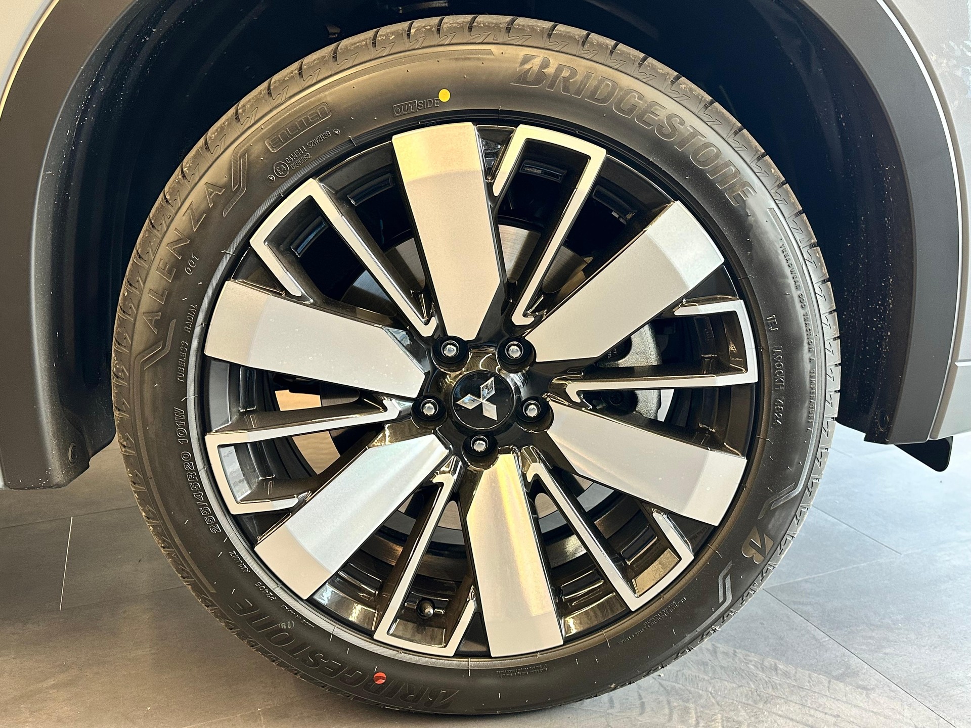 MITSUBISHI Outlander 2.4 PHEV Instyle 4x4-image-9