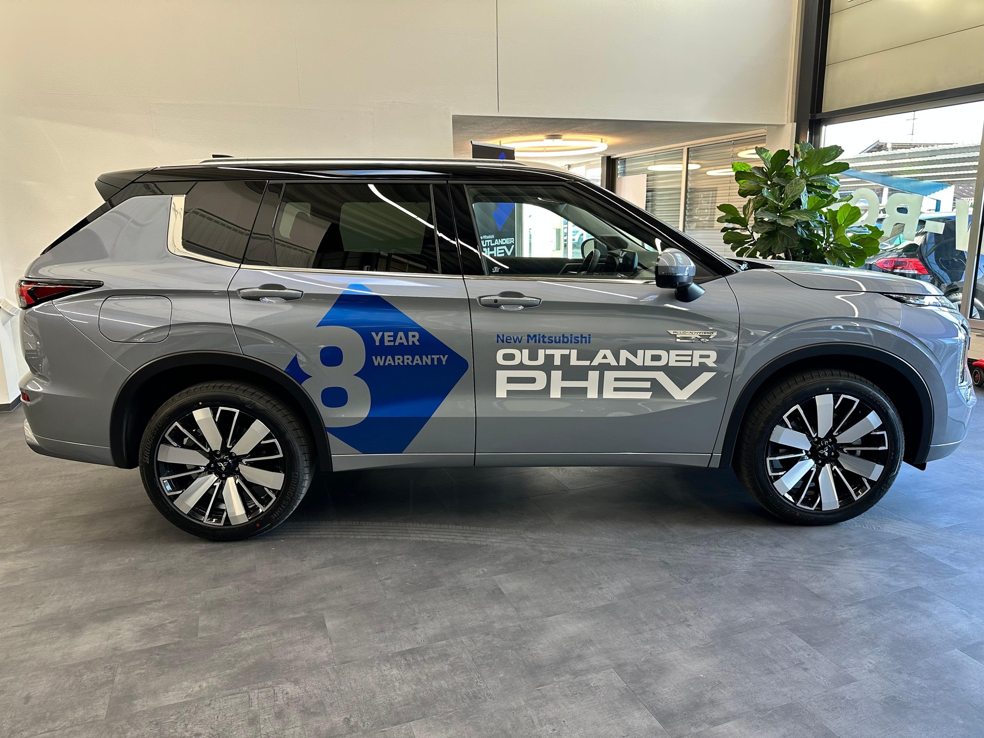 MITSUBISHI Outlander 2.4 PHEV Instyle 4x4-image-5
