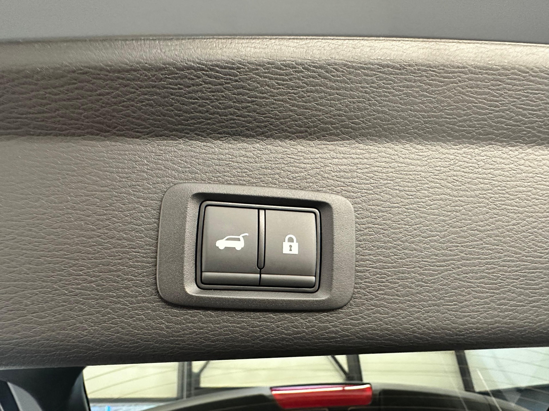 MITSUBISHI Outlander 2.4 PHEV Instyle 4x4-image-17