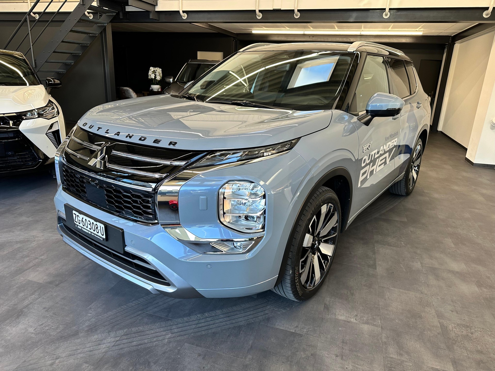 MITSUBISHI Outlander 2.4 PHEV Instyle 4x4-image-0
