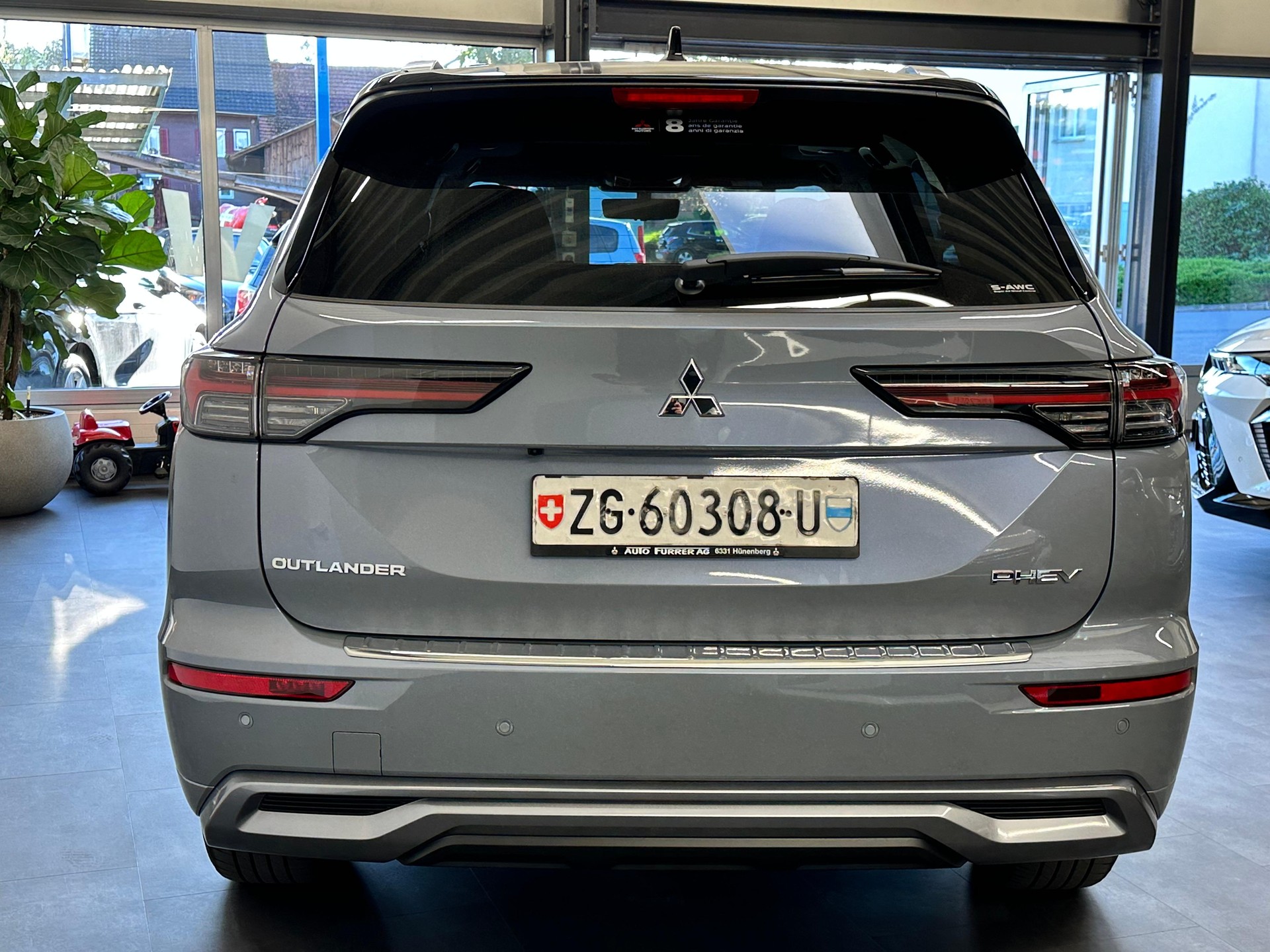 MITSUBISHI Outlander 2.4 PHEV Instyle 4x4-image-3