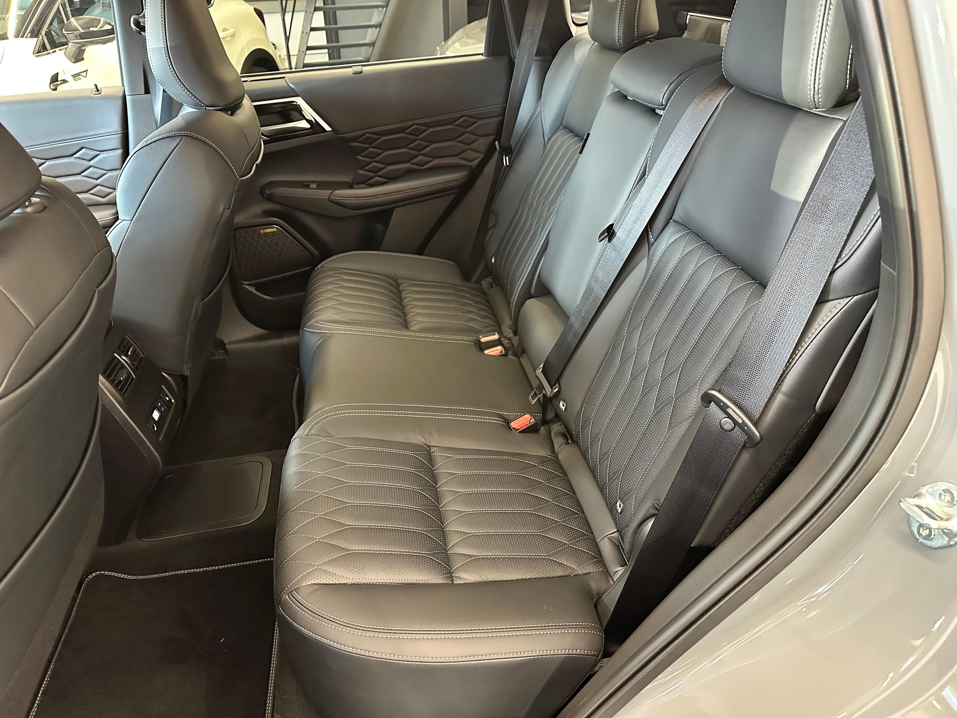 MITSUBISHI Outlander 2.4 PHEV Instyle 4x4-image-15