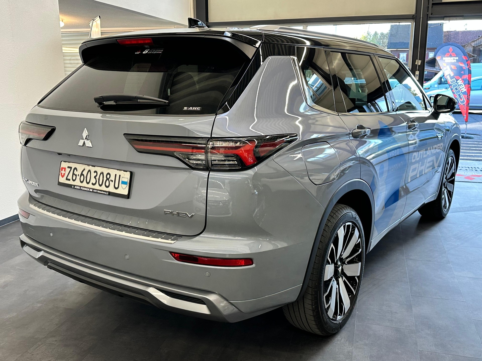 MITSUBISHI Outlander 2.4 PHEV Instyle 4x4-image-4