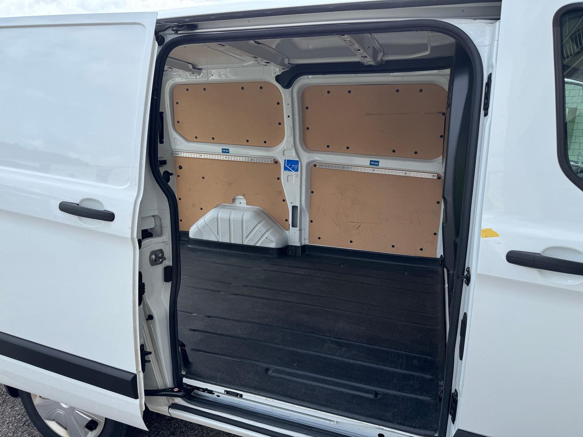 FORD Transit Custom Van 300 L1H1 Trend A-image-9