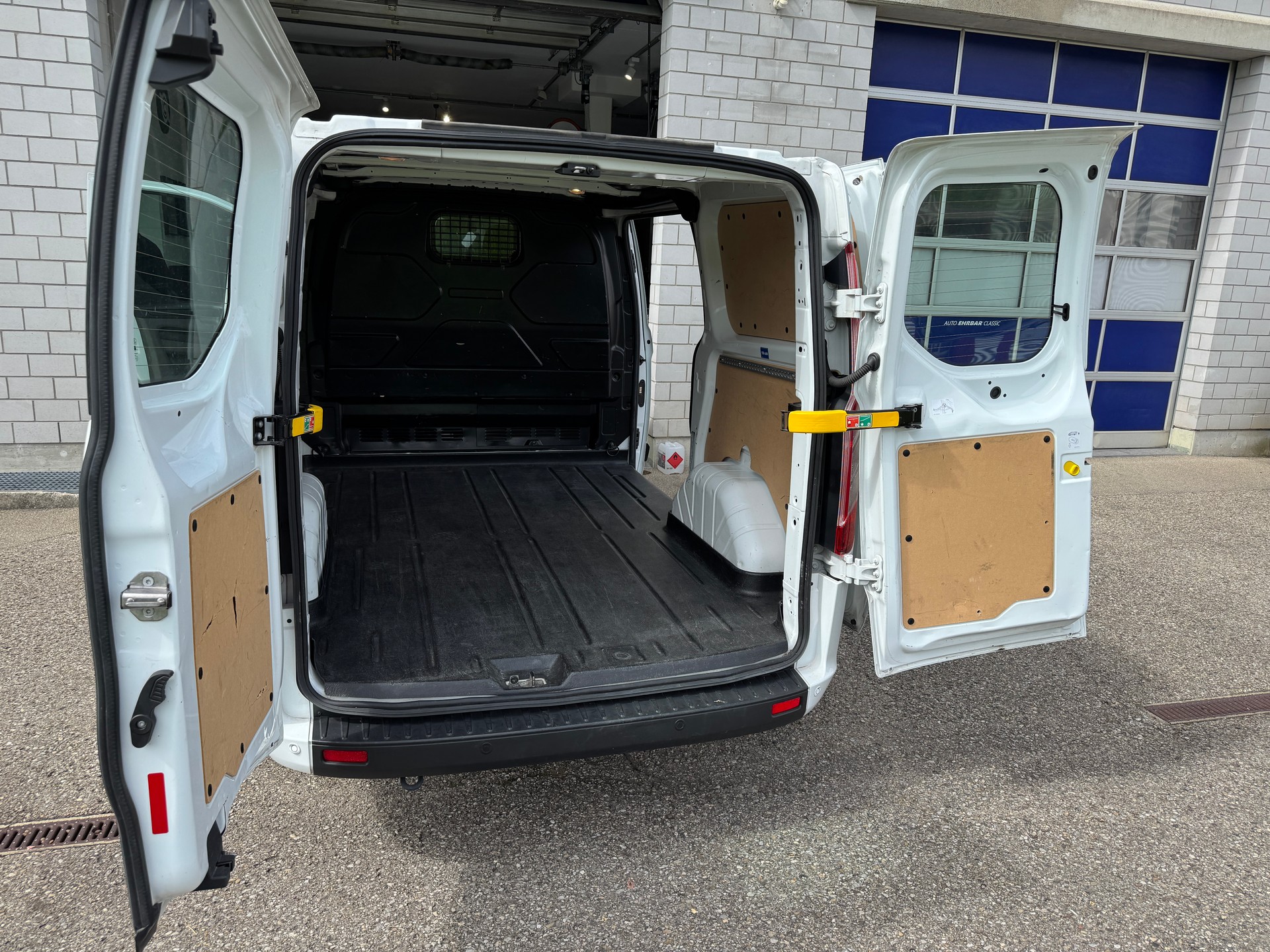FORD Transit Custom Van 300 L1H1 Trend A-image-5