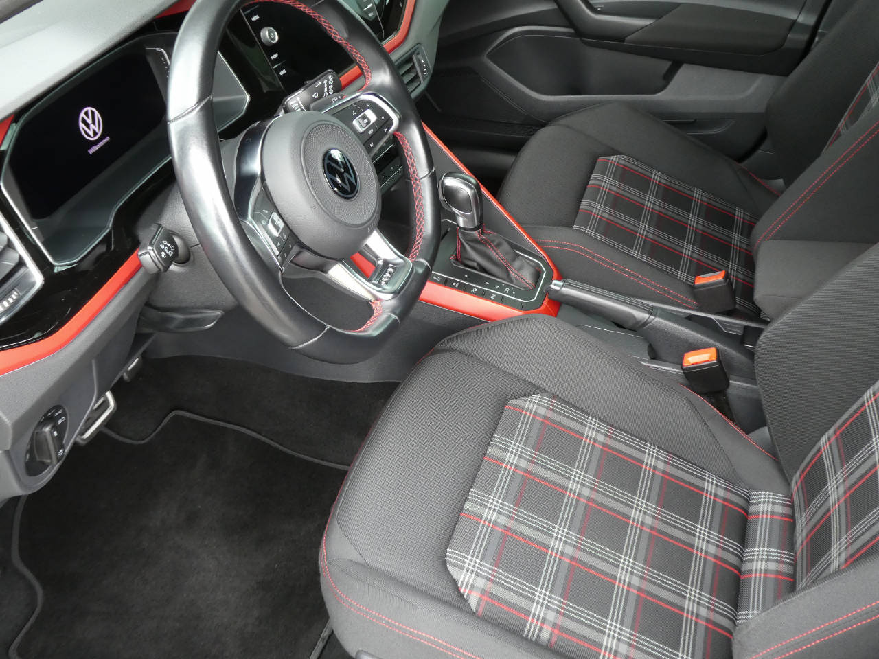 VW Polo 2.0 TSI GTI DSG-image-8