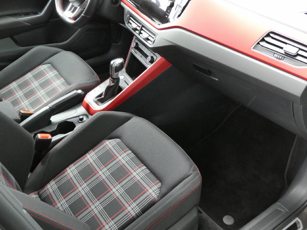 VW Polo 2.0 TSI GTI DSG-image-9