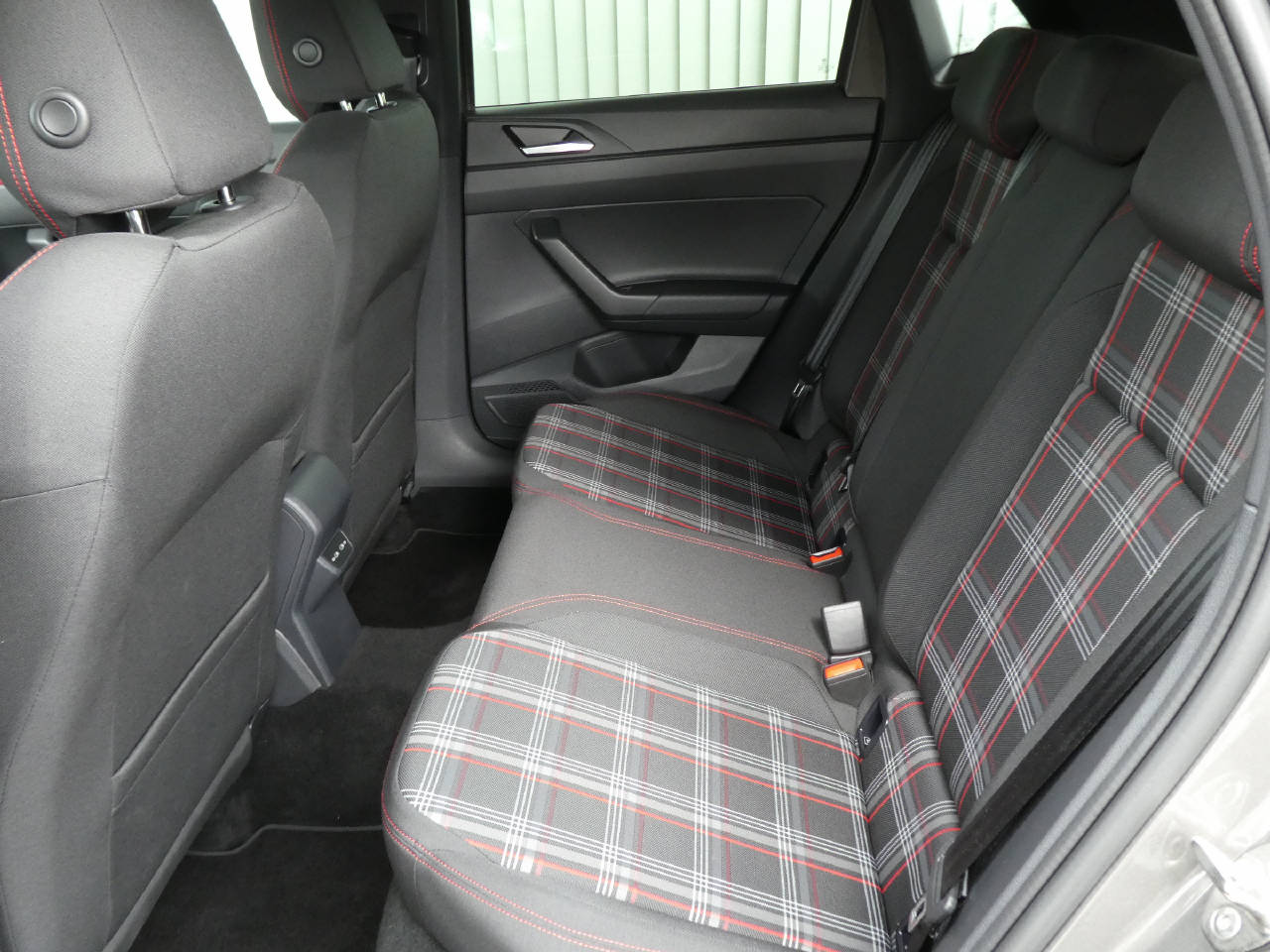 VW Polo 2.0 TSI GTI DSG-image-10