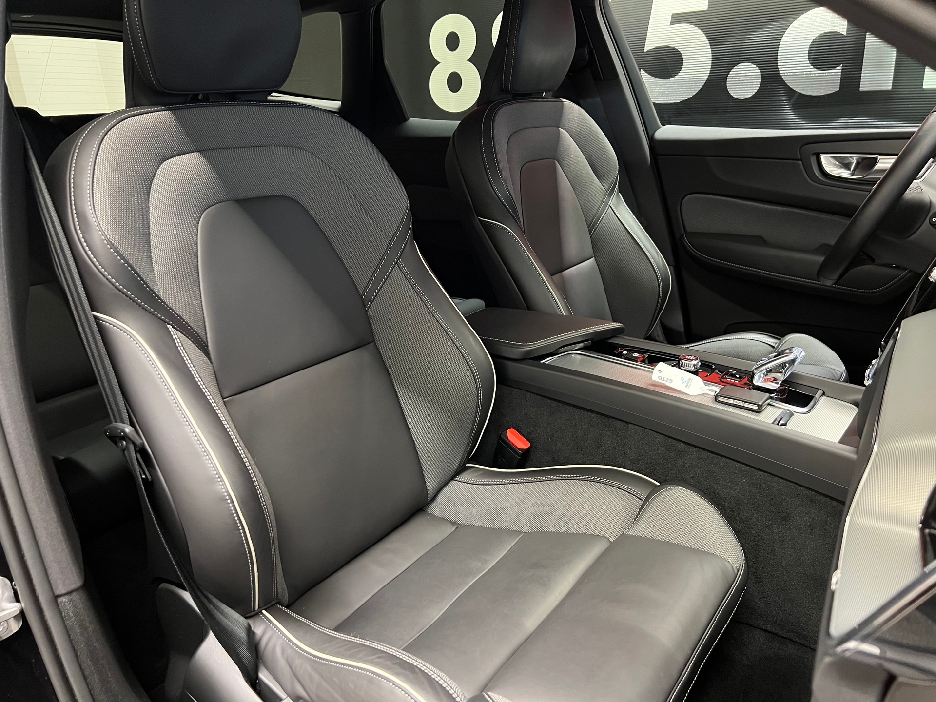 VOLVO XC60 B5 Benzin Mild Hybrid AWD Black Edition Geartronic-image-21