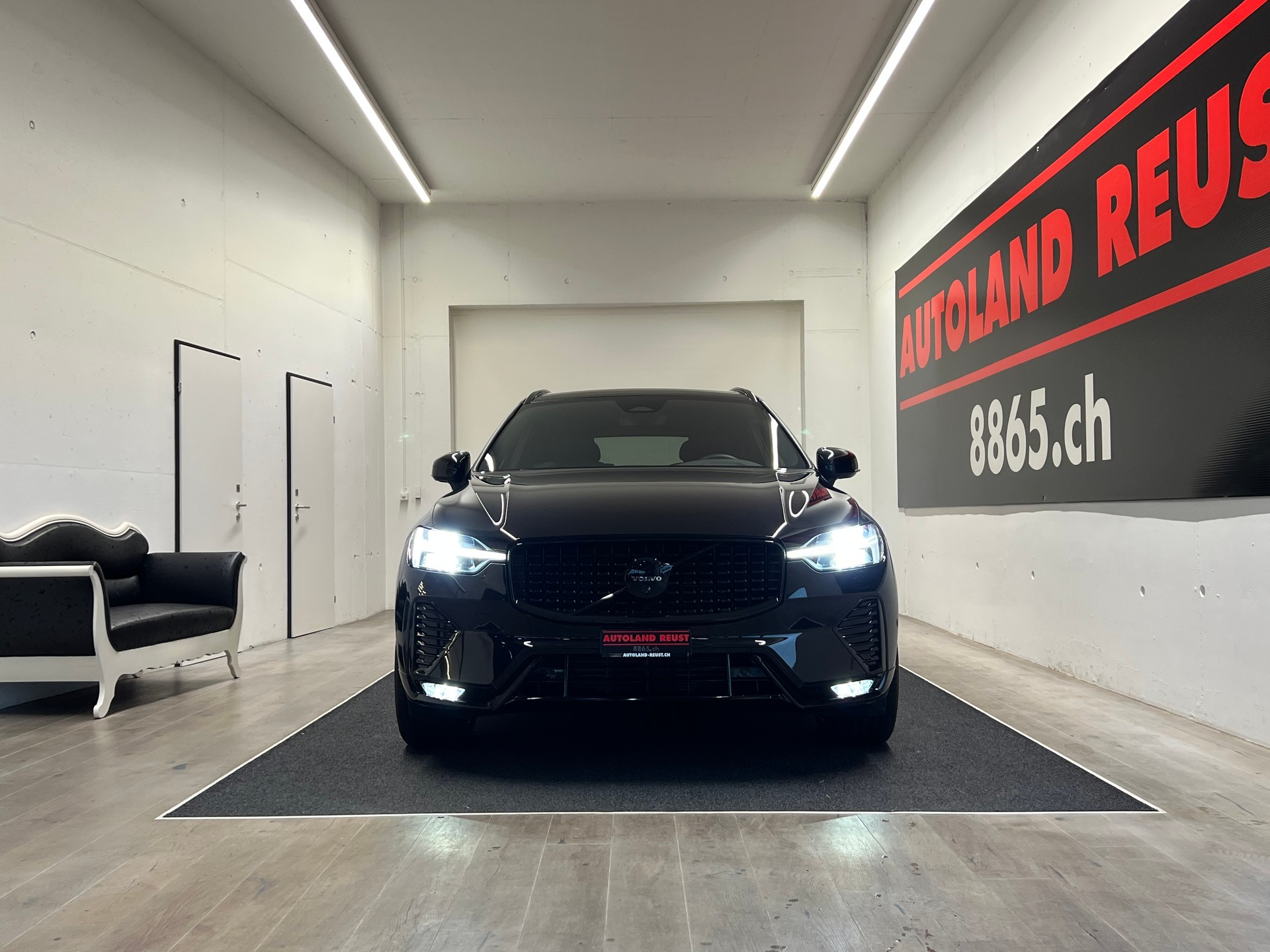 VOLVO XC60 B5 Benzin Mild Hybrid AWD Black Edition Geartronic-image-1
