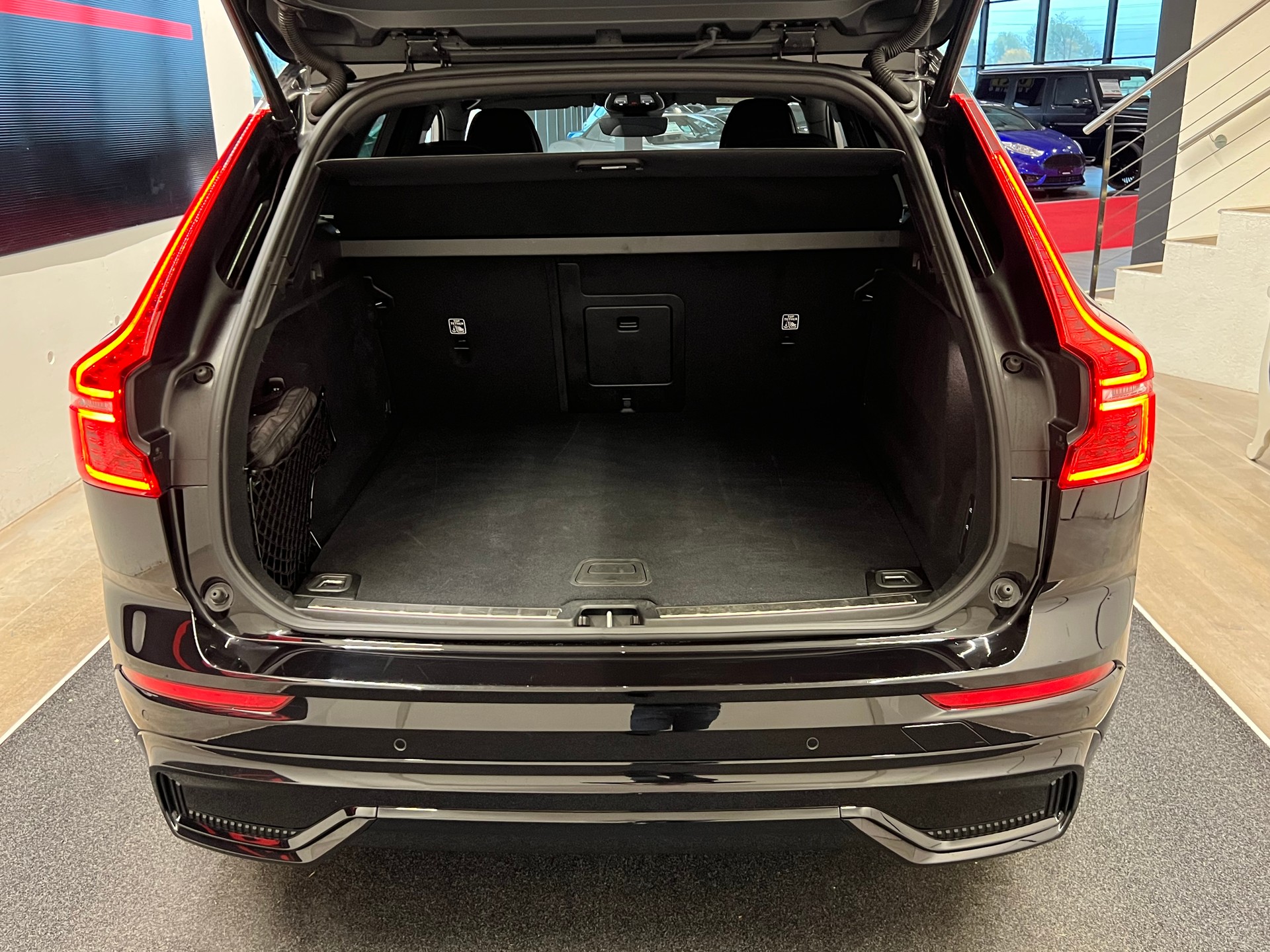 VOLVO XC60 B5 Benzin Mild Hybrid AWD Black Edition Geartronic-image-9