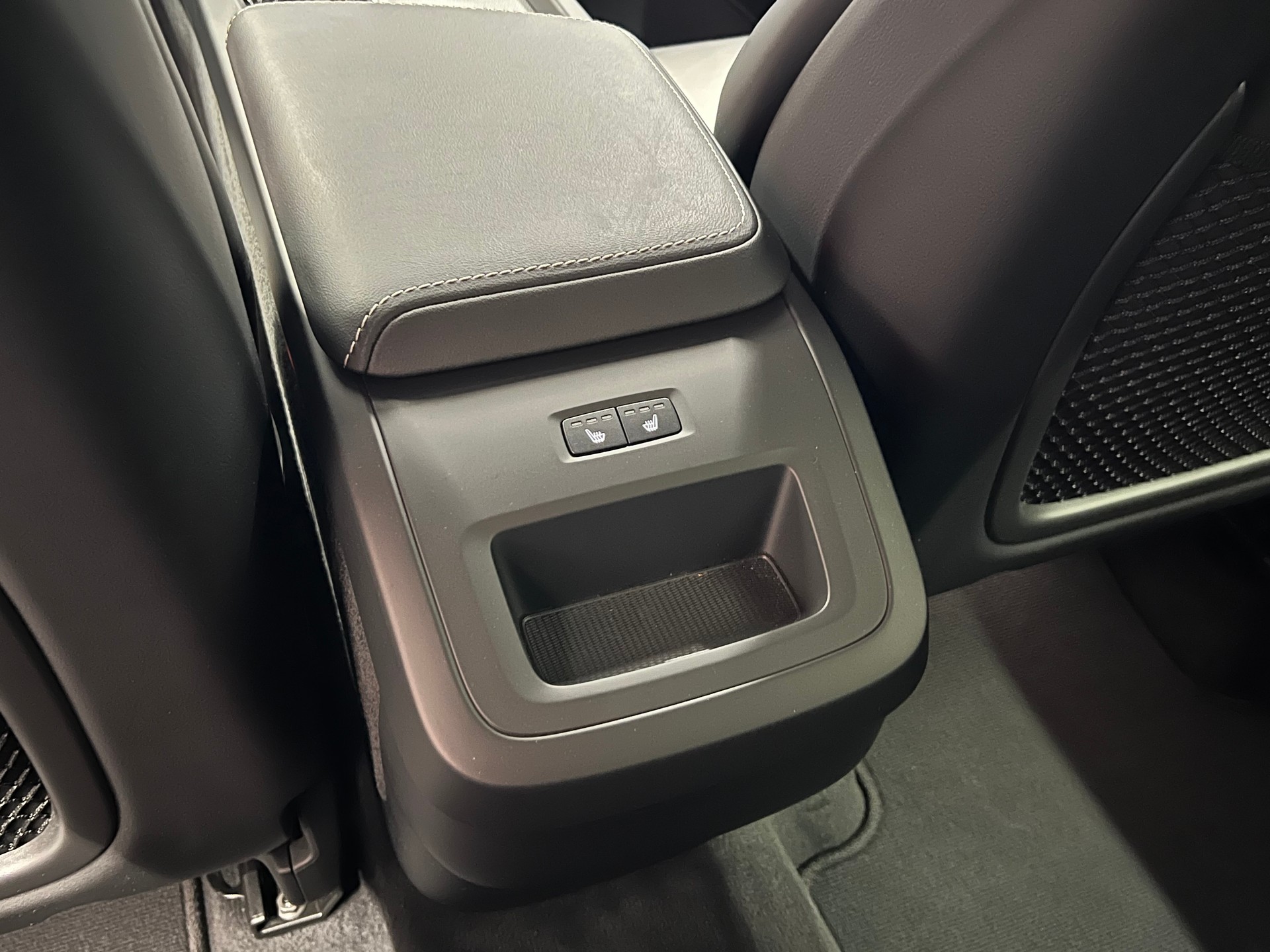 VOLVO XC60 B5 Benzin Mild Hybrid AWD Black Edition Geartronic-image-16