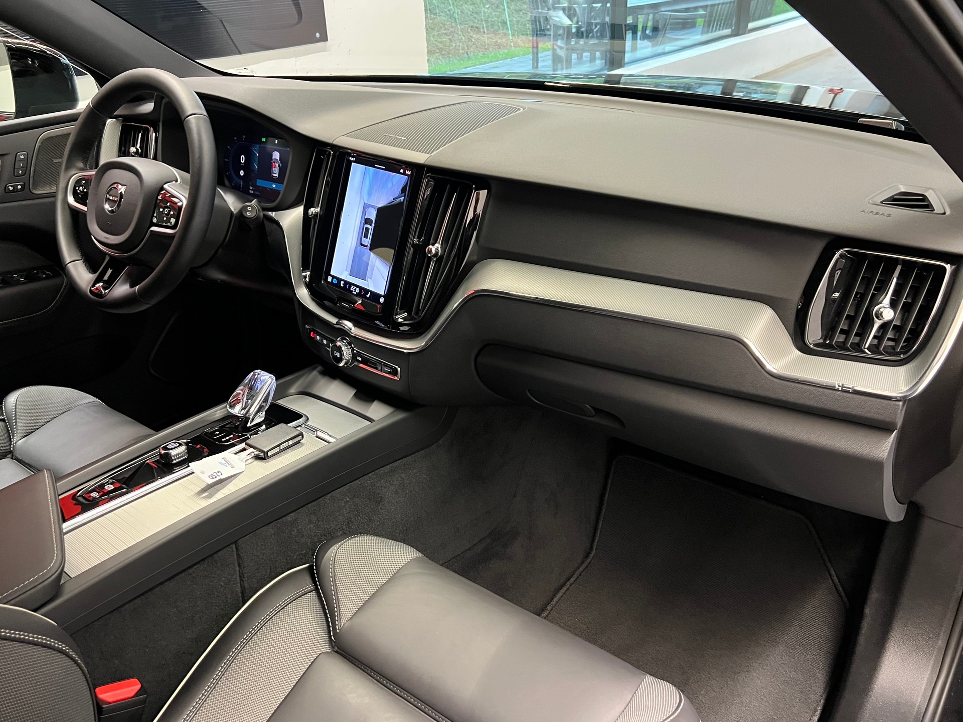 VOLVO XC60 B5 Benzin Mild Hybrid AWD Black Edition Geartronic-image-18