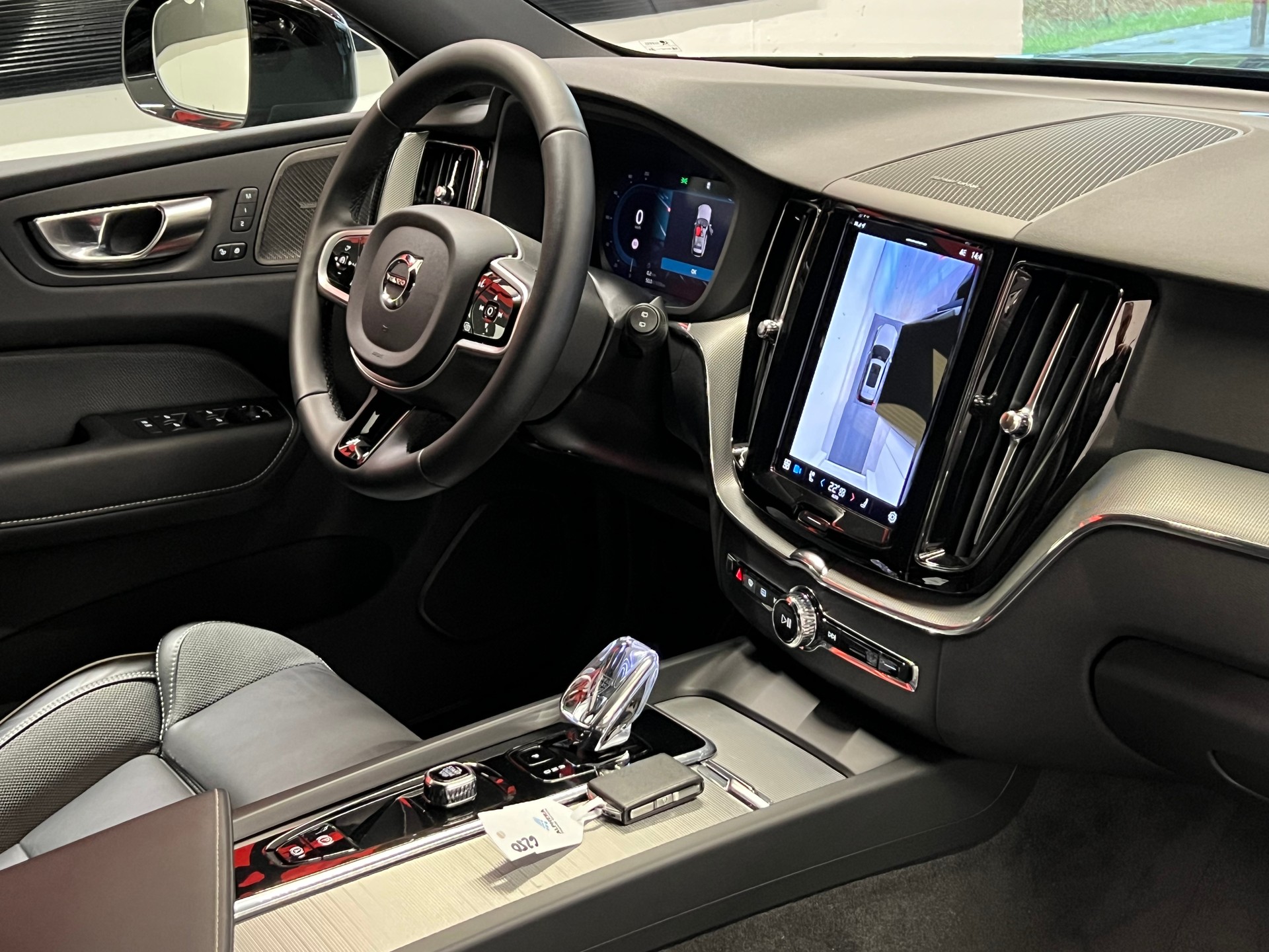 VOLVO XC60 B5 Benzin Mild Hybrid AWD Black Edition Geartronic-image-19