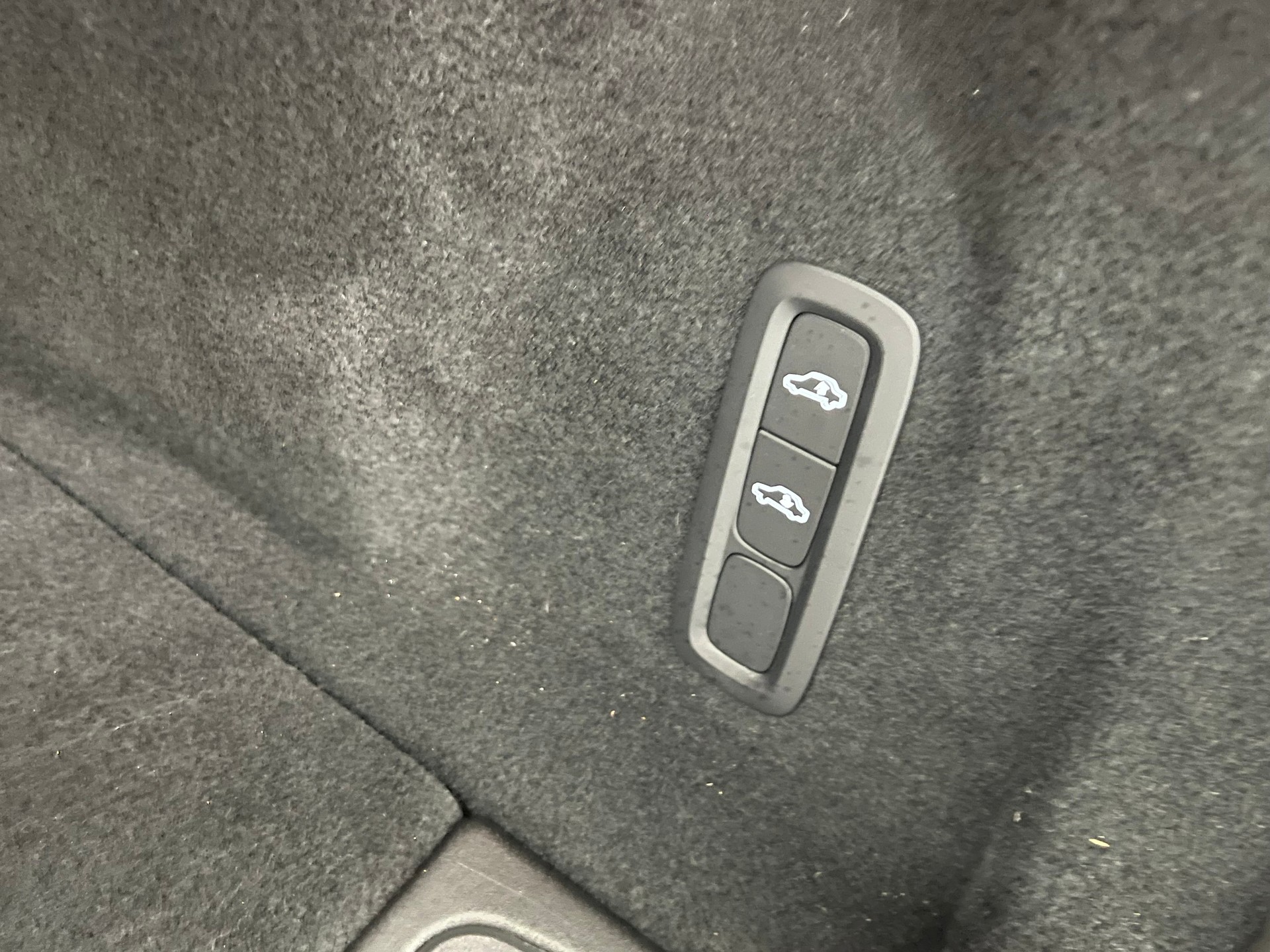 VOLVO XC60 B5 Benzin Mild Hybrid AWD Black Edition Geartronic-image-8