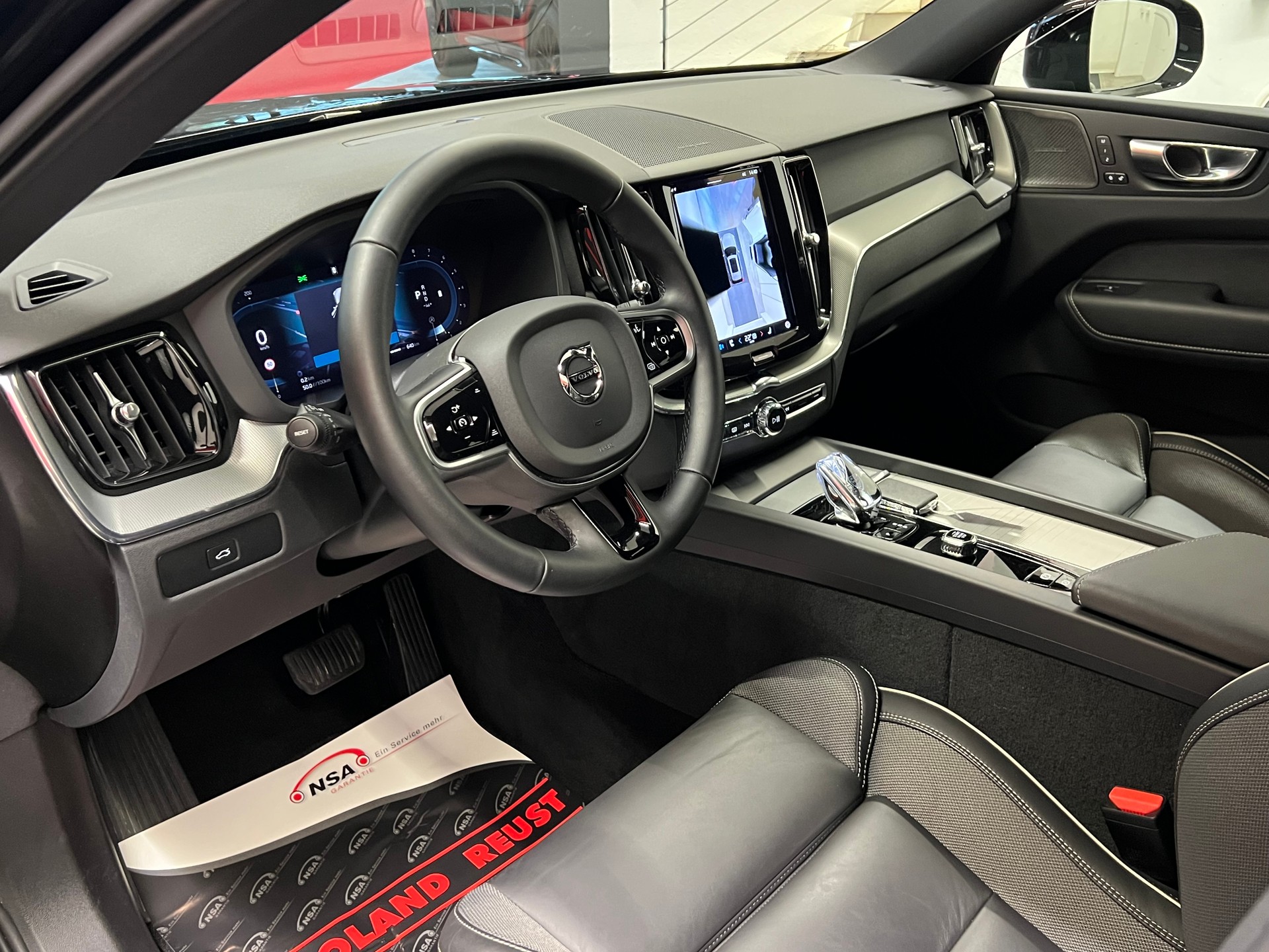 VOLVO XC60 B5 Benzin Mild Hybrid AWD Black Edition Geartronic-image-10