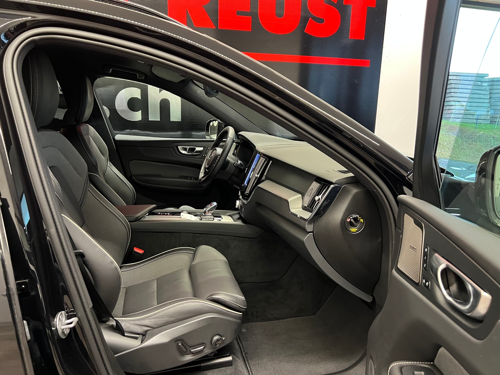 VOLVO XC60 B5 Benzin Mild Hybrid AWD Black Edition Geartronic-image-20