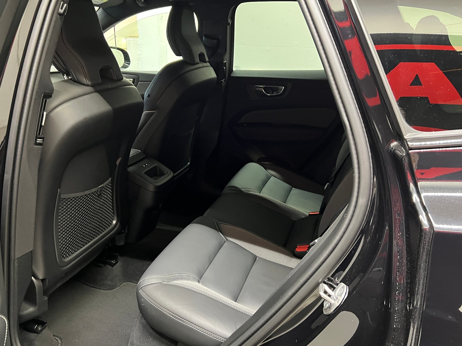 VOLVO XC60 B5 Benzin Mild Hybrid AWD Black Edition Geartronic-image-15