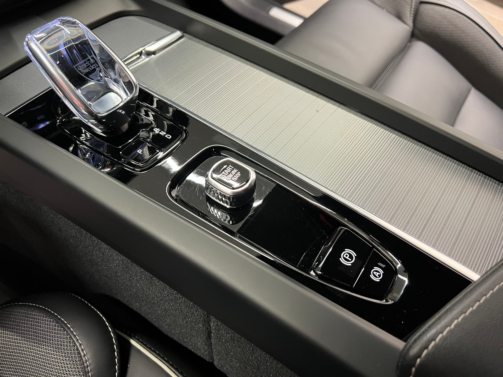 VOLVO XC60 B5 Benzin Mild Hybrid AWD Black Edition Geartronic-image-22