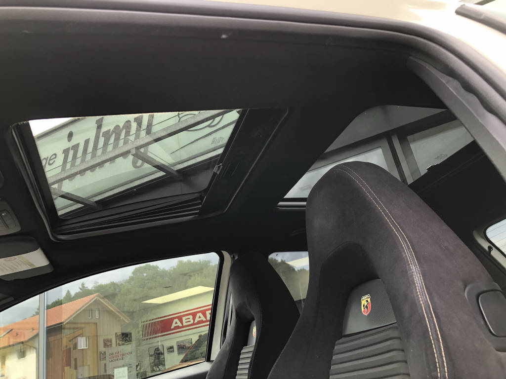 FIAT Punto 1.4 16V T-Jet Abarth-image-4