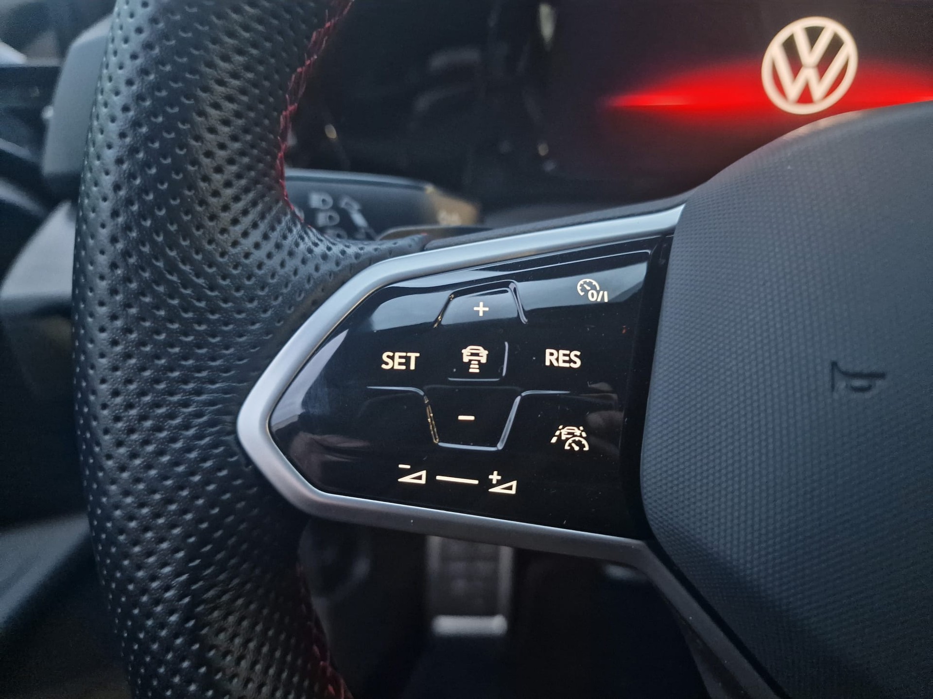 VW Golf 2.0 TSI GTI Clubsport DSG 36Mt Garantie-image-13