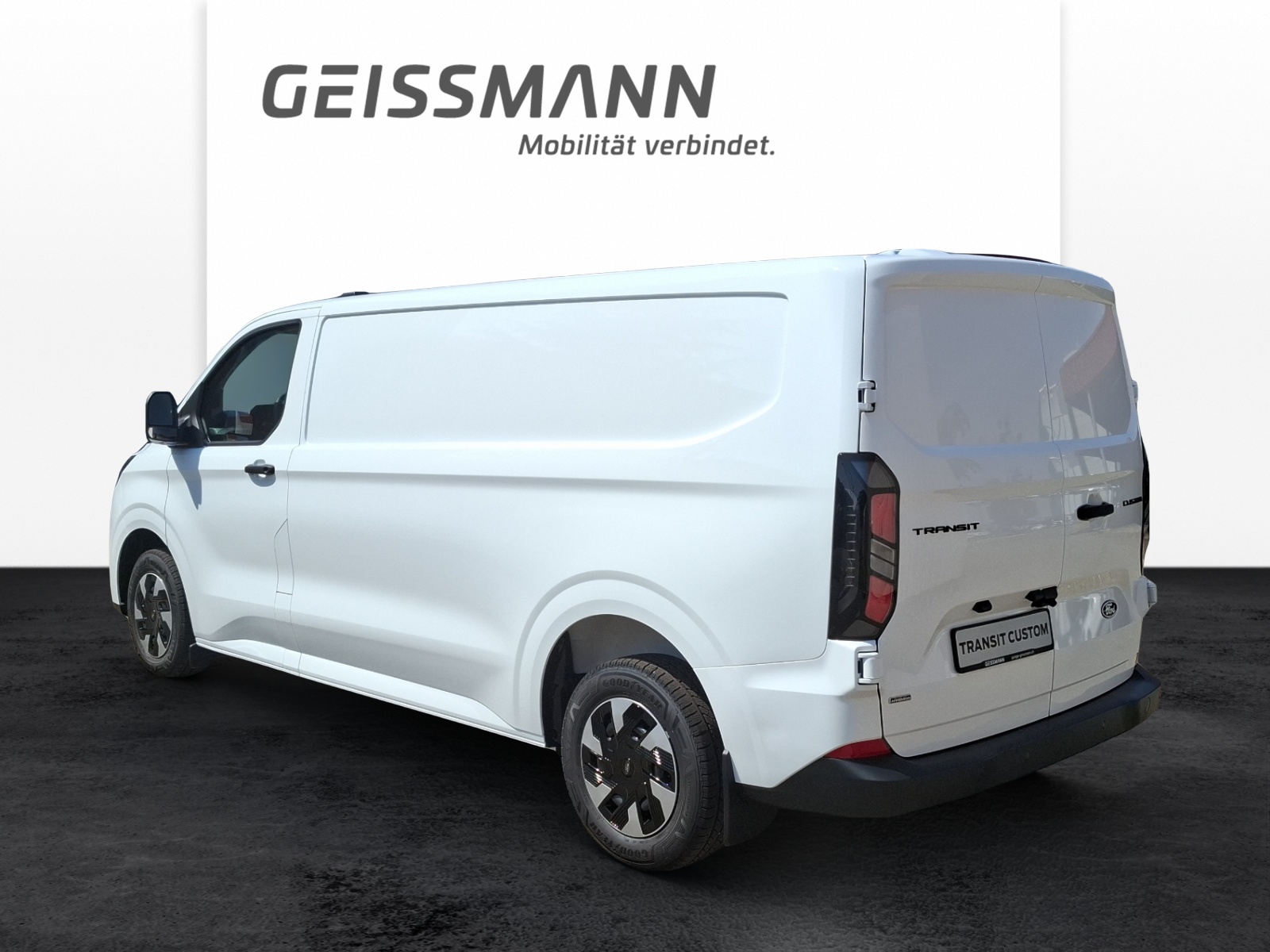 FORD Transit Custom Van 320 L2 2.5 Duratec 233 Trend PHEV-image-2