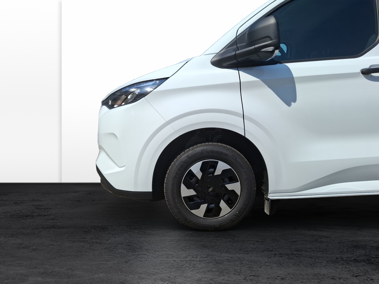 FORD Transit Custom Van 320 L2 2.5 Duratec 233 Trend PHEV-image-11