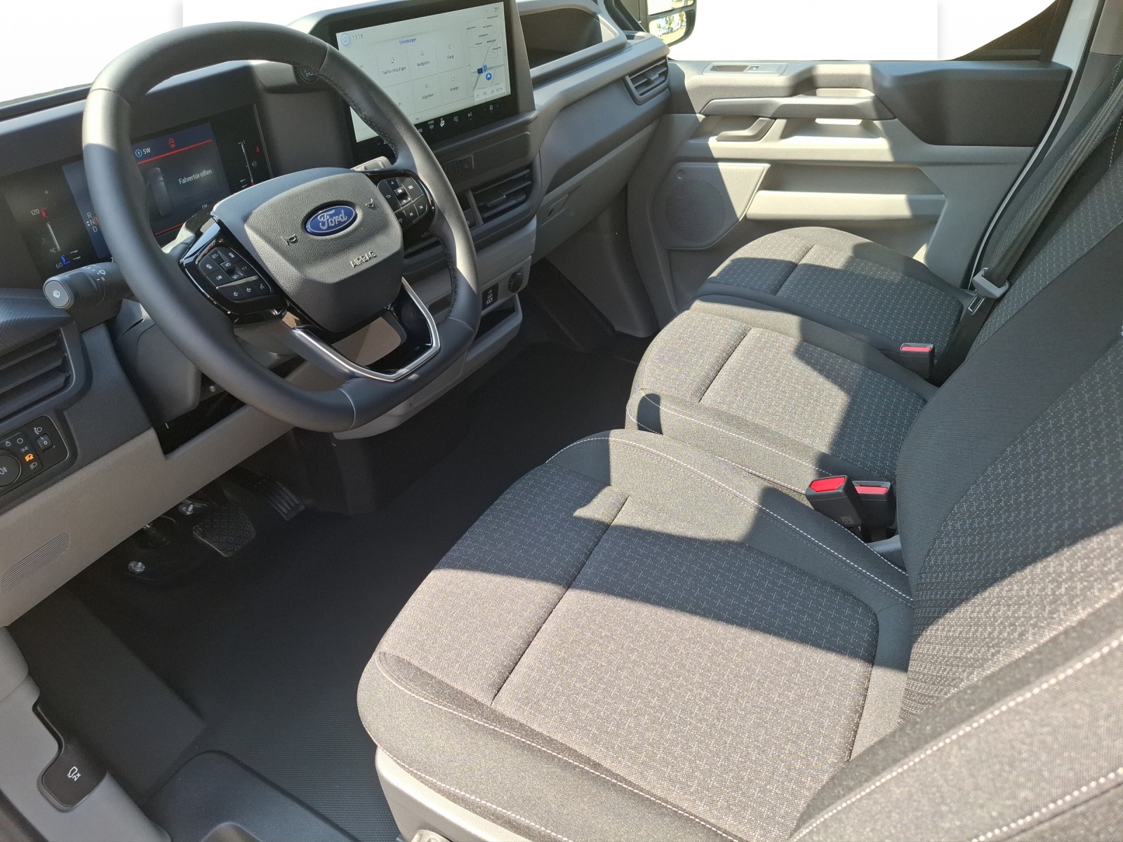 FORD Transit Custom Van 320 L2 2.5 Duratec 233 Trend PHEV-image-4