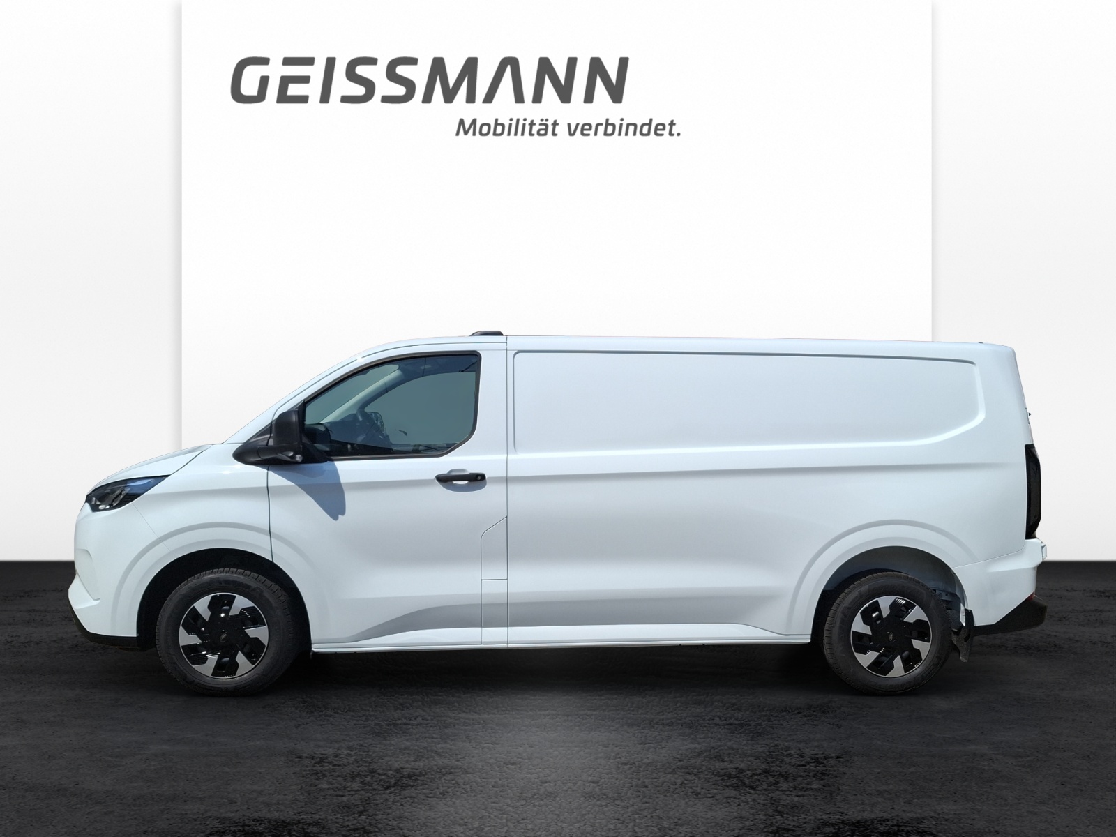 FORD Transit Custom Van 320 L2 2.5 Duratec 233 Trend PHEV-image-1