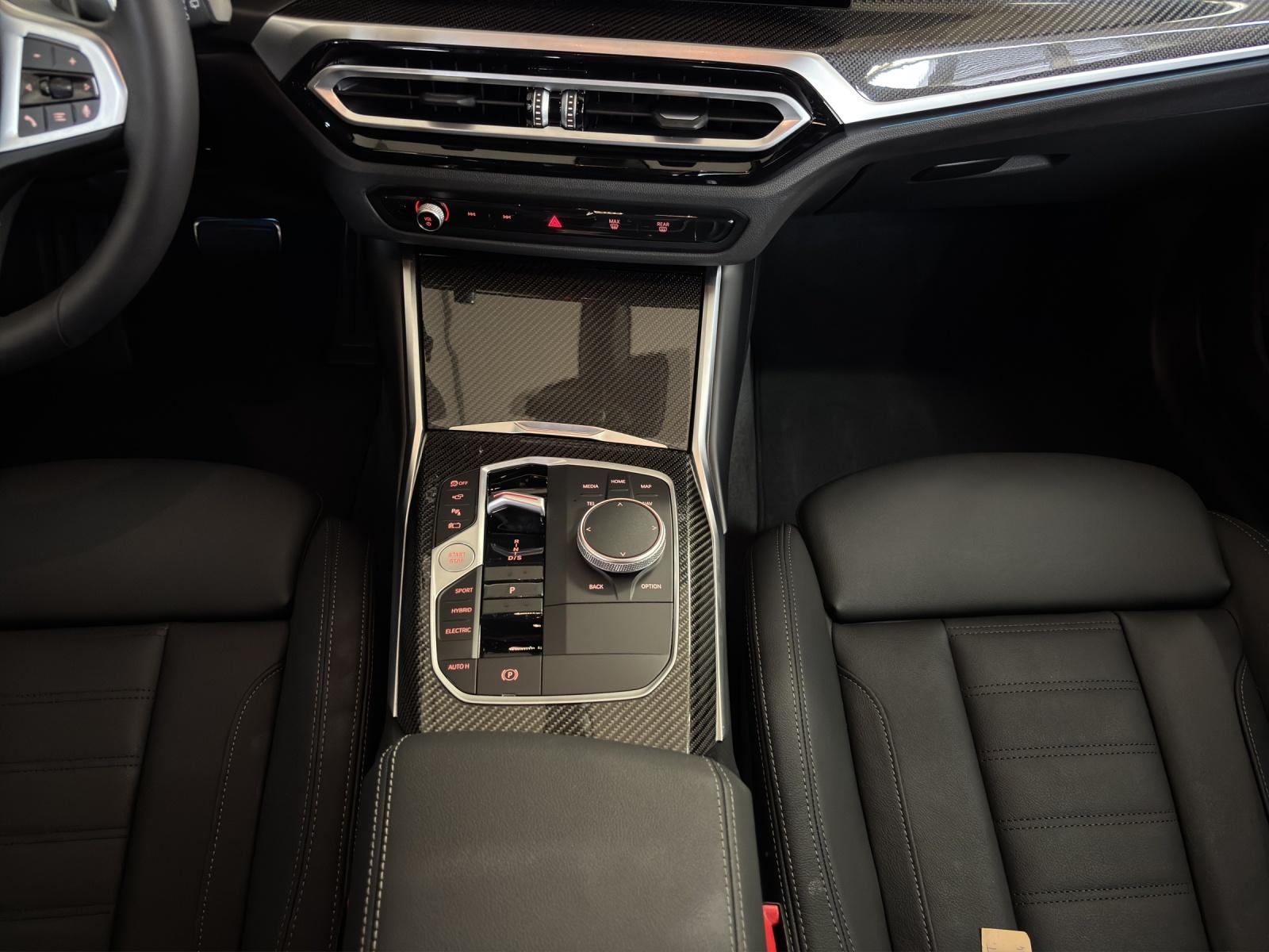 BMW 330e xDrive SAG Touring-image-10