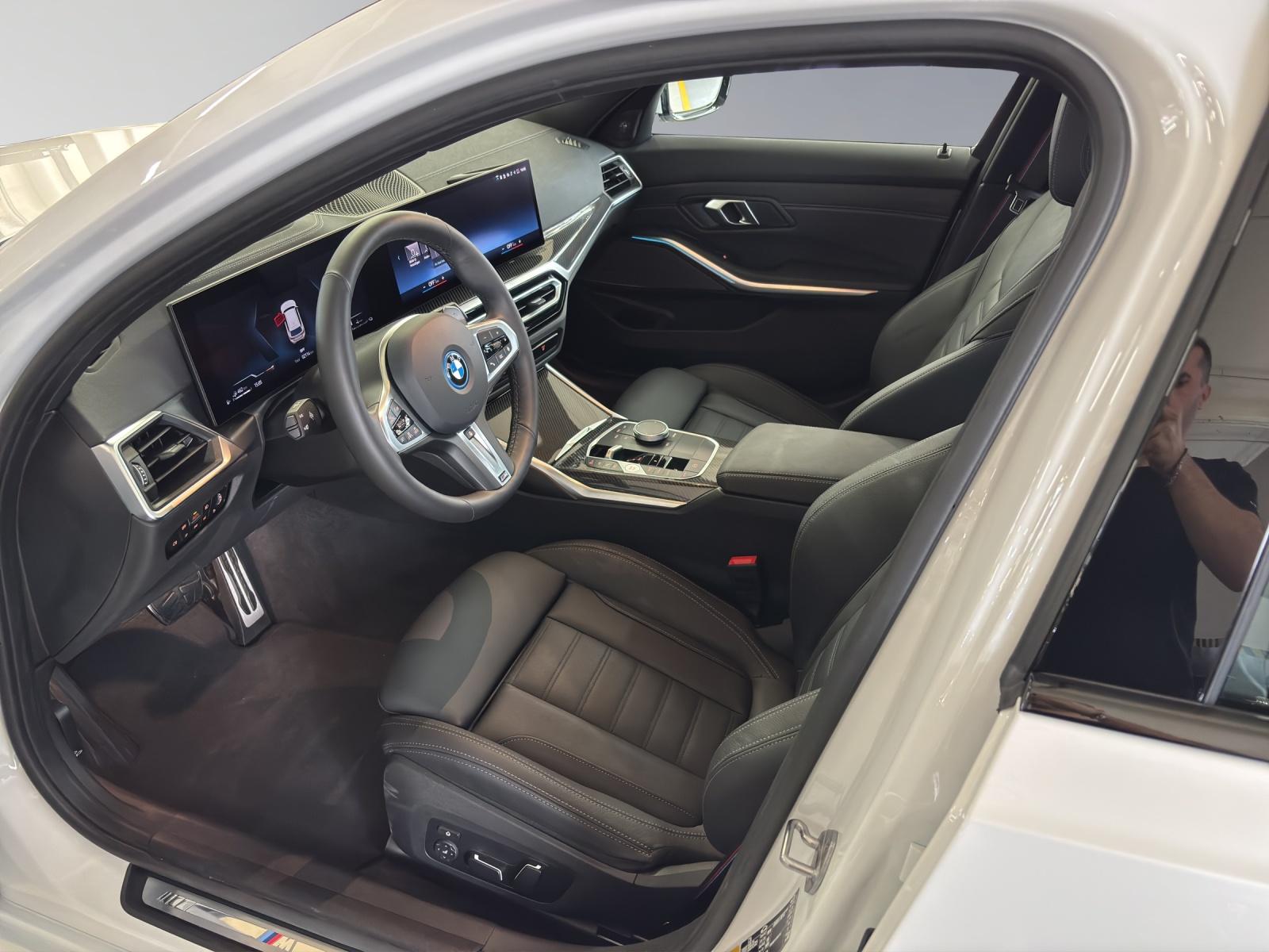 BMW 330e xDrive SAG Touring-image-3