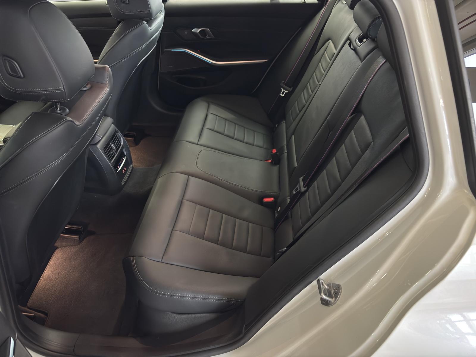 BMW 330e xDrive SAG Touring-image-6