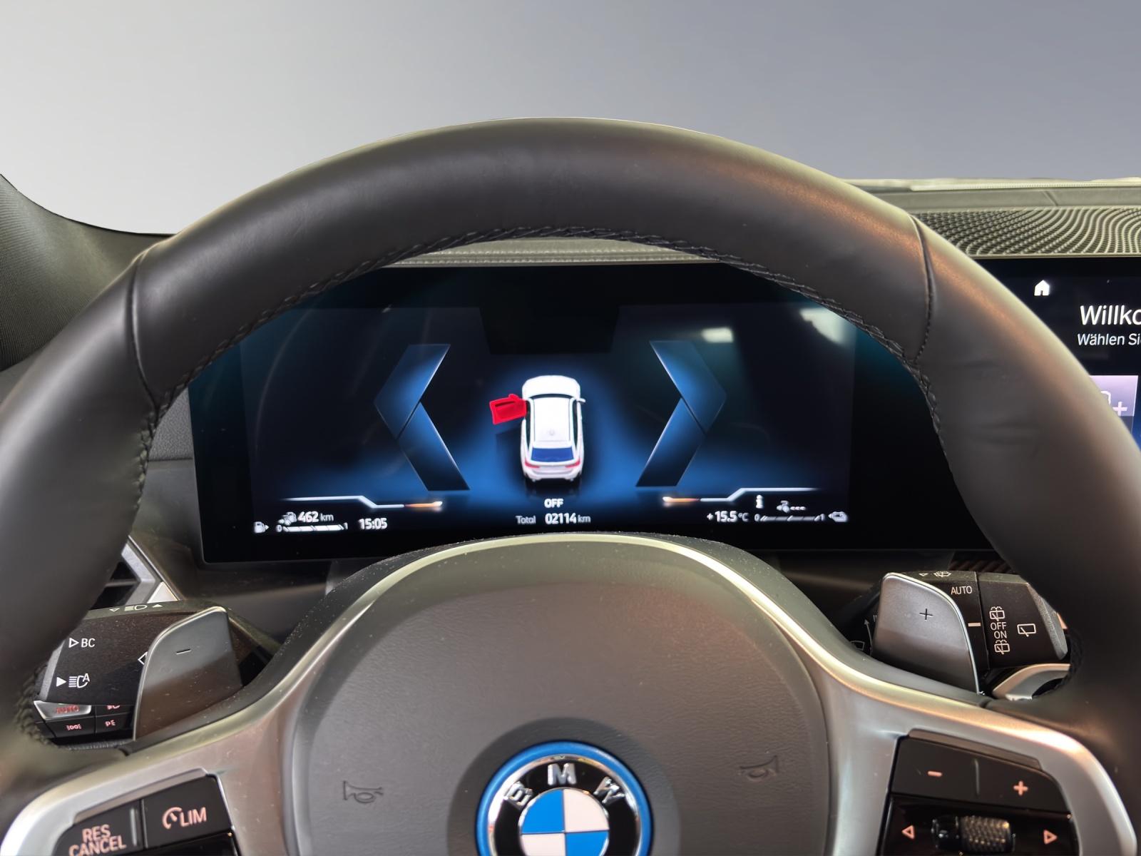 BMW 330e xDrive SAG Touring-image-4