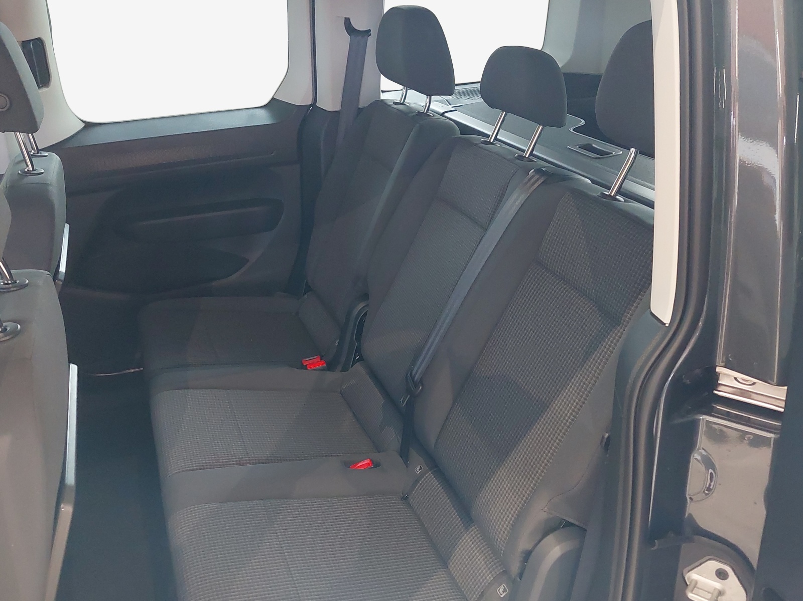 VW Caddy 2.0 TDI Liberty DSG-image-11