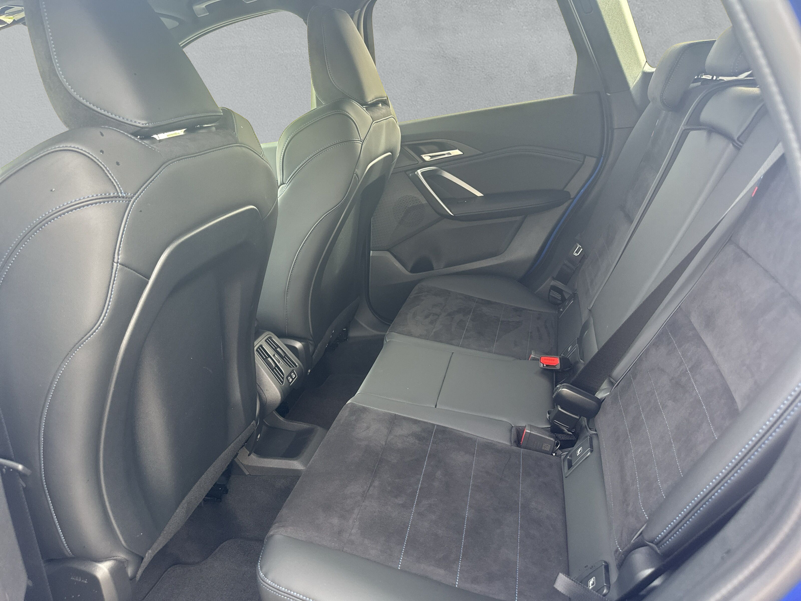 BMW X1 xDrive 23i 48V M Sport-image-11
