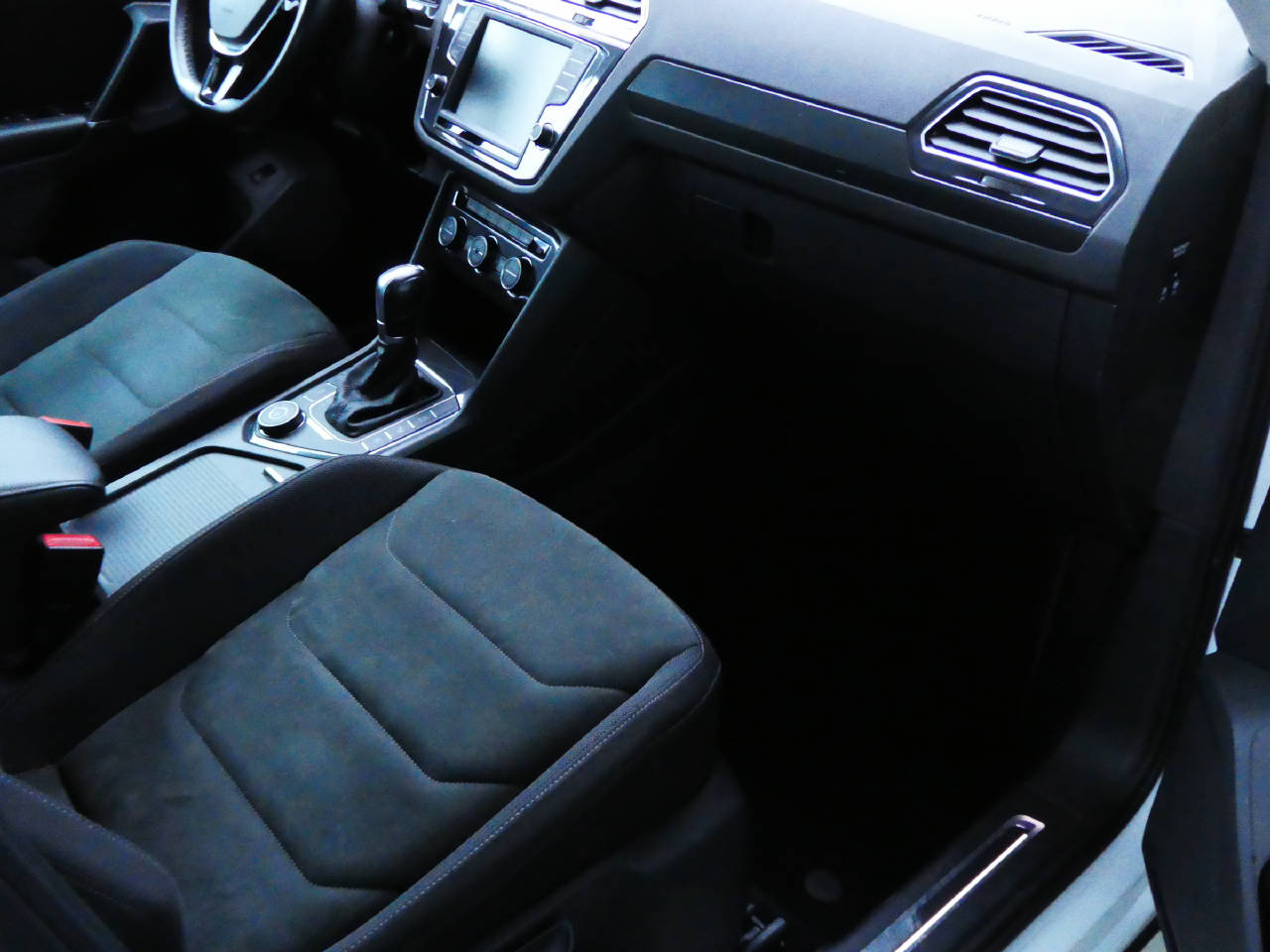 VW Tiguan 2.0 TDI SCR Highline DSG-image-11
