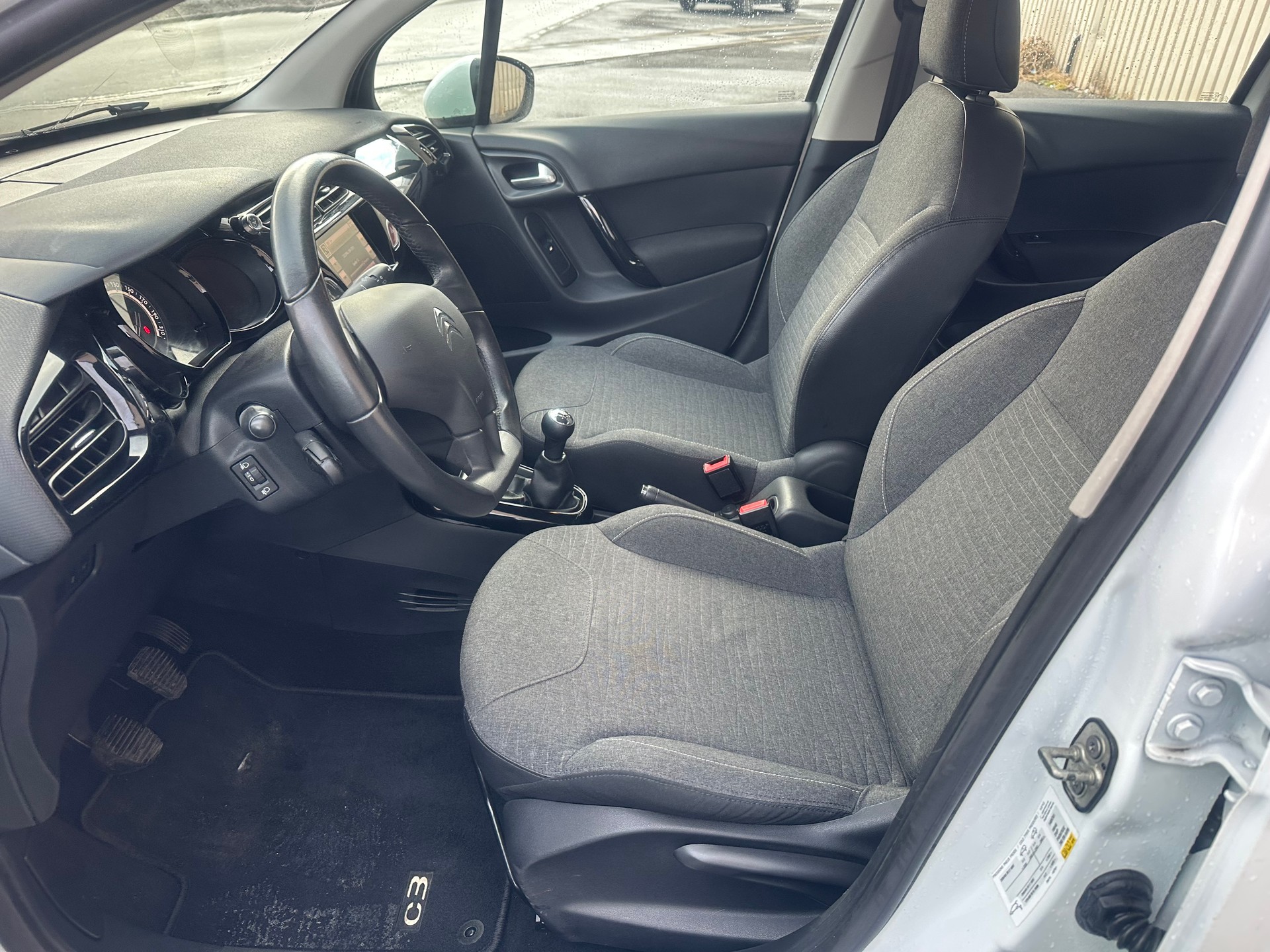 CITROEN C3 1.2i PureTech Red Block-image-12