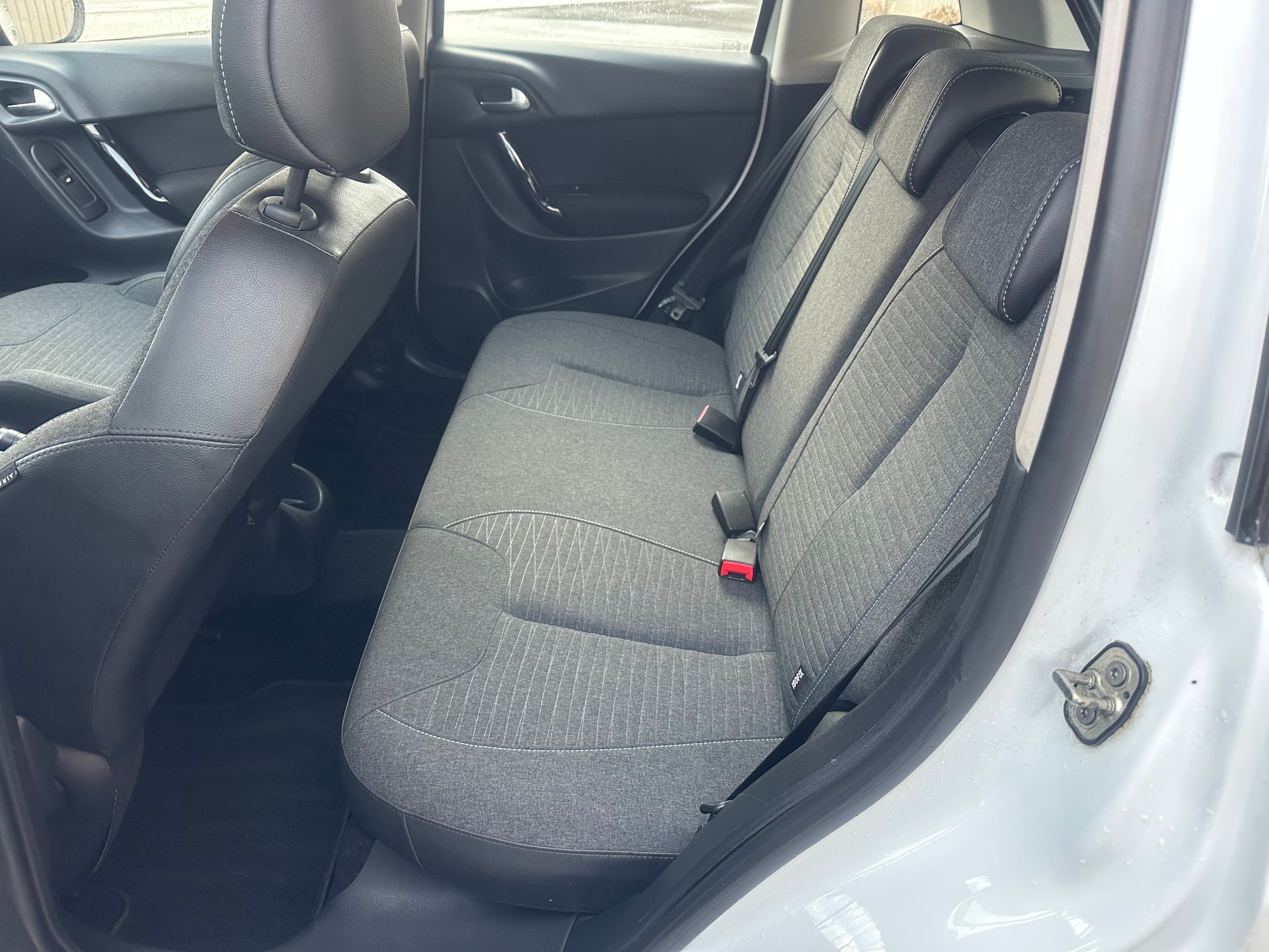 CITROEN C3 1.2i PureTech Red Block-image-13