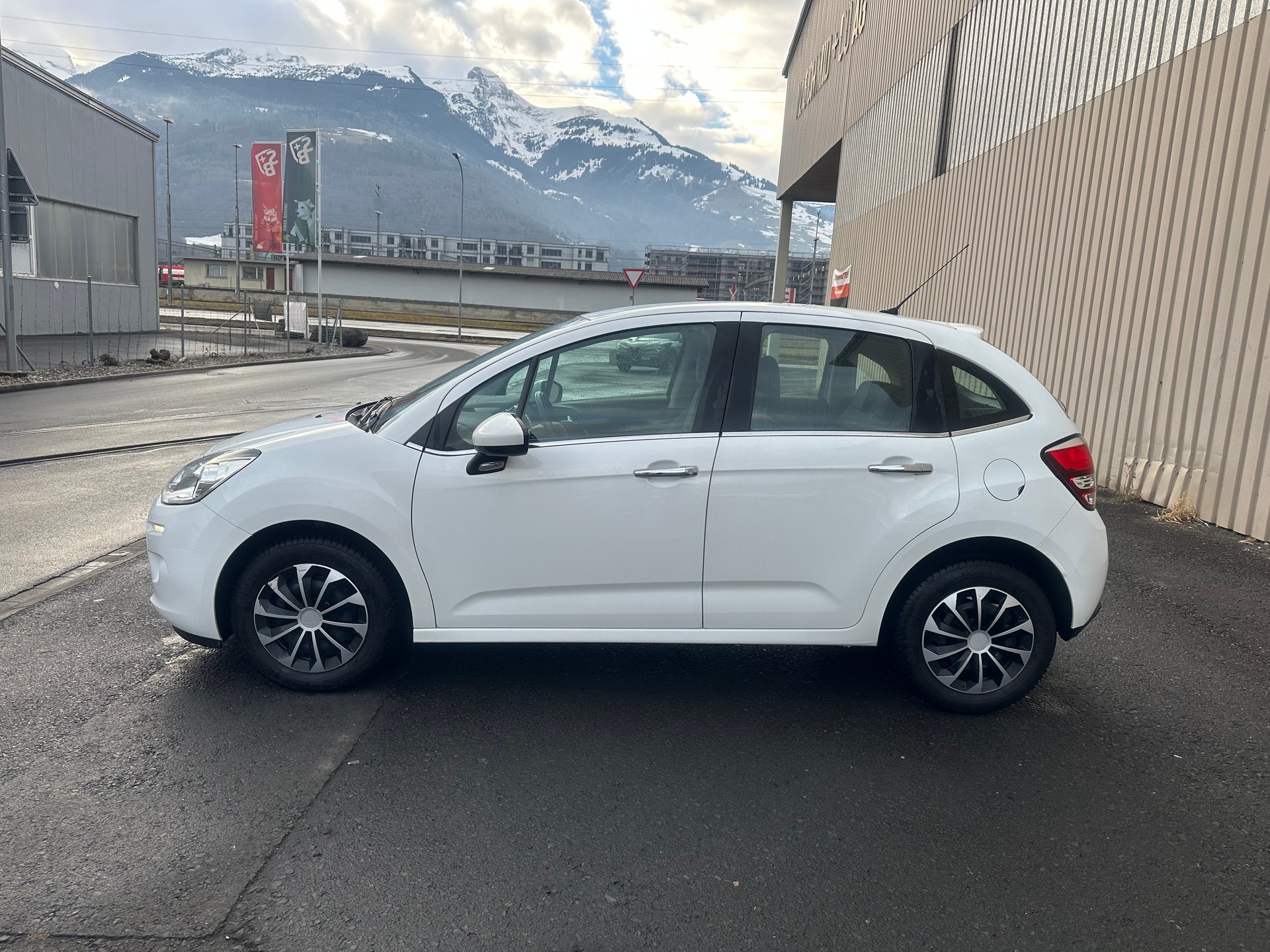 CITROEN C3 1.2i PureTech Red Block-image-3