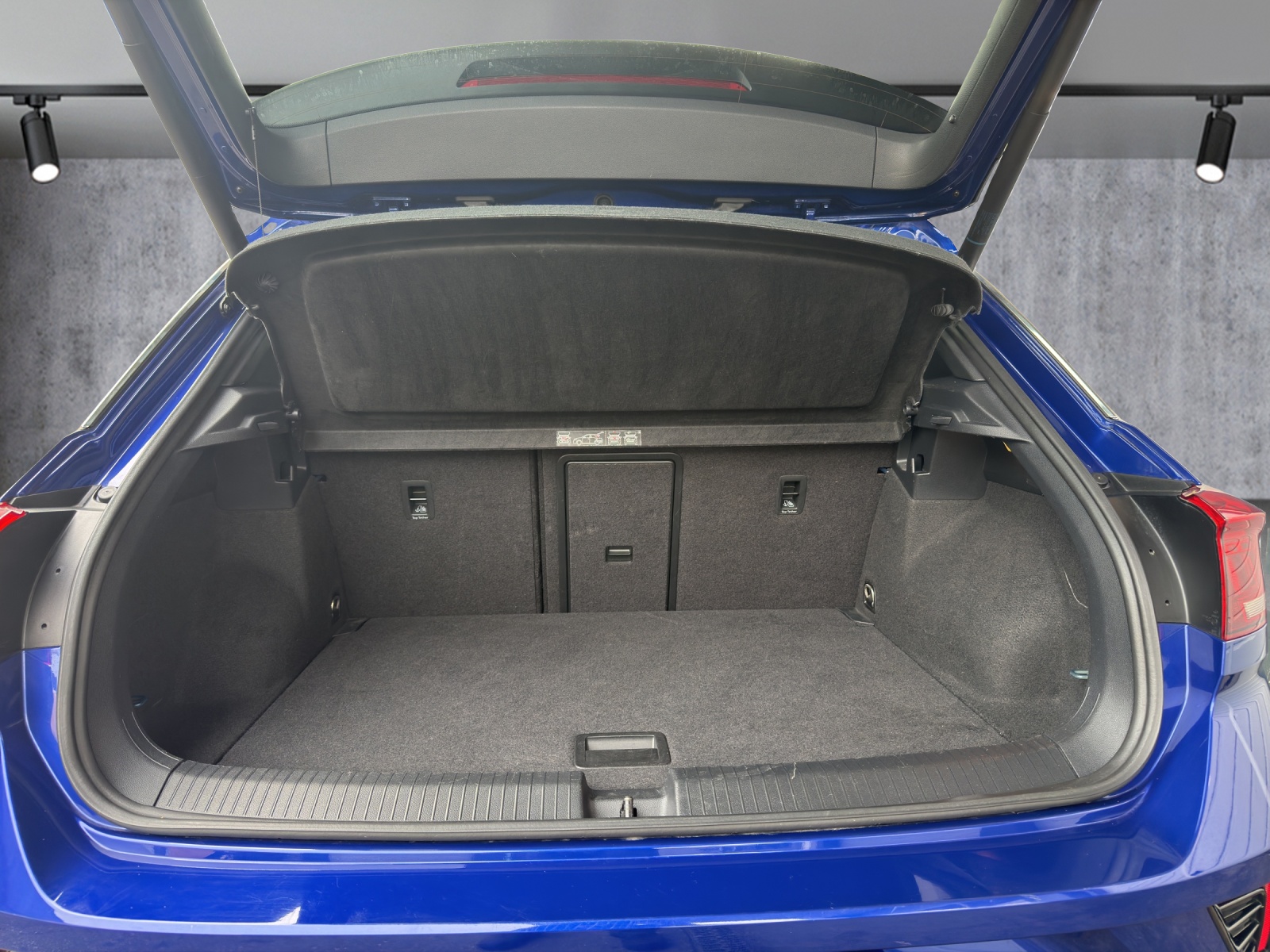 VW T-Roc 2.0 TSI R DSG 4Motion-image-11