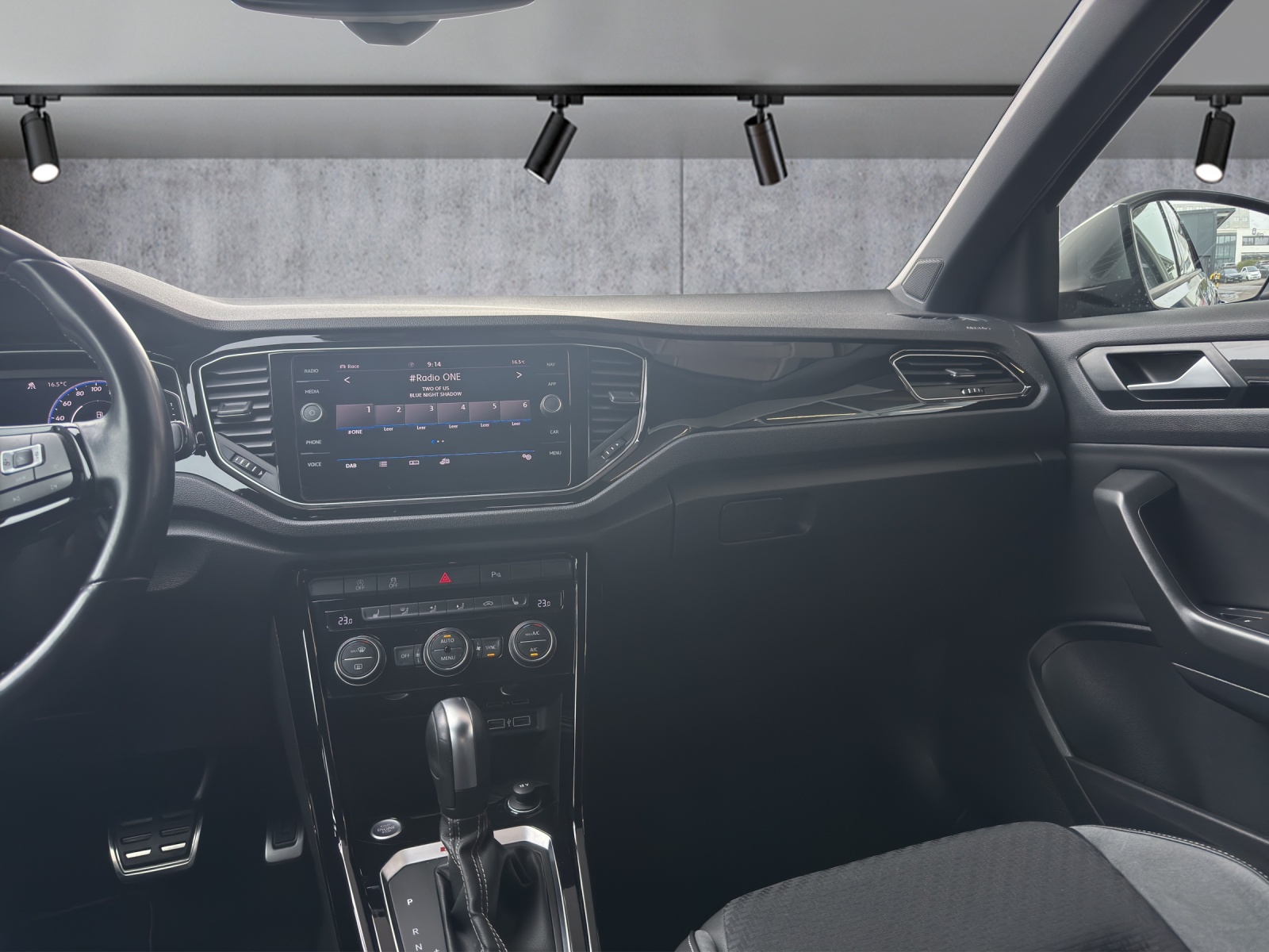 VW T-Roc 2.0 TSI R DSG 4Motion-image-9