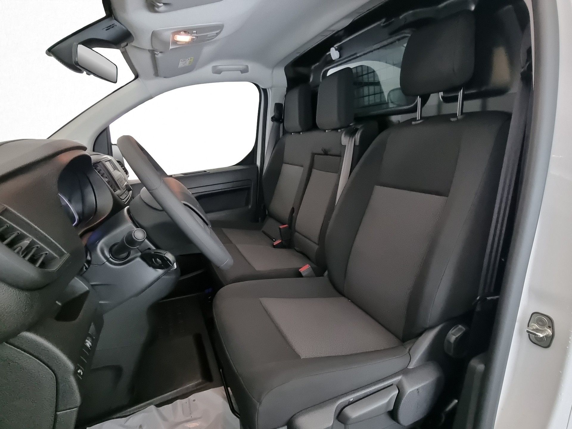 PEUGEOT e-Expert Premium 50 KWh Standard L2 Glastüren-image-5