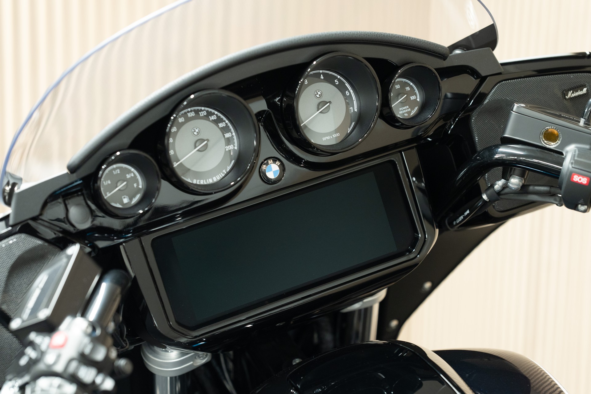 BMW R 18 B mit Jekill & Hyde Klappenauspuffanlage-showroom-element-3