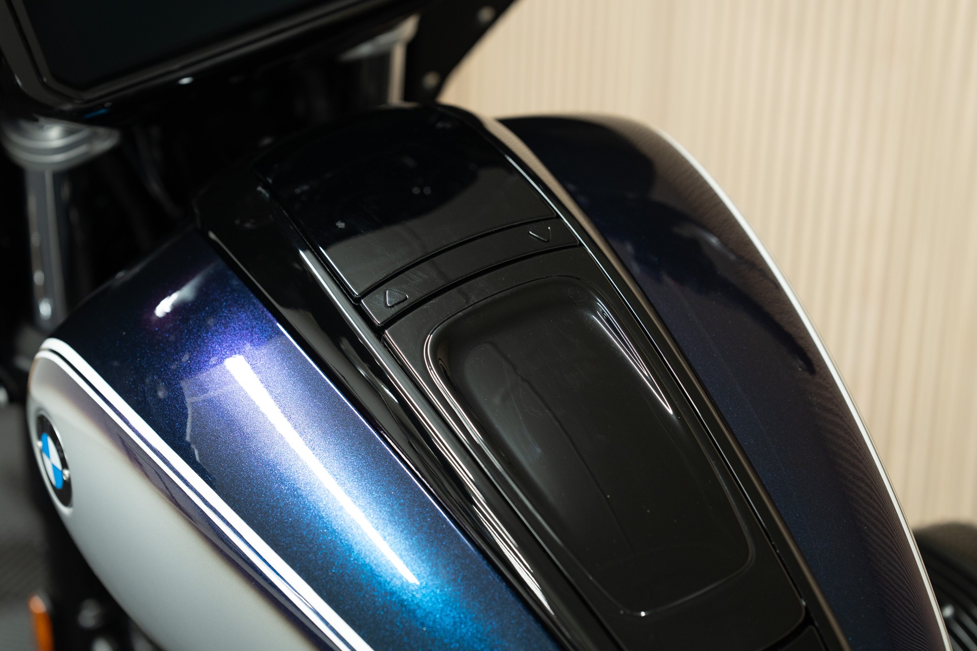 BMW R 18 B mit Jekill & Hyde Klappenauspuffanlage-showroom-element-2