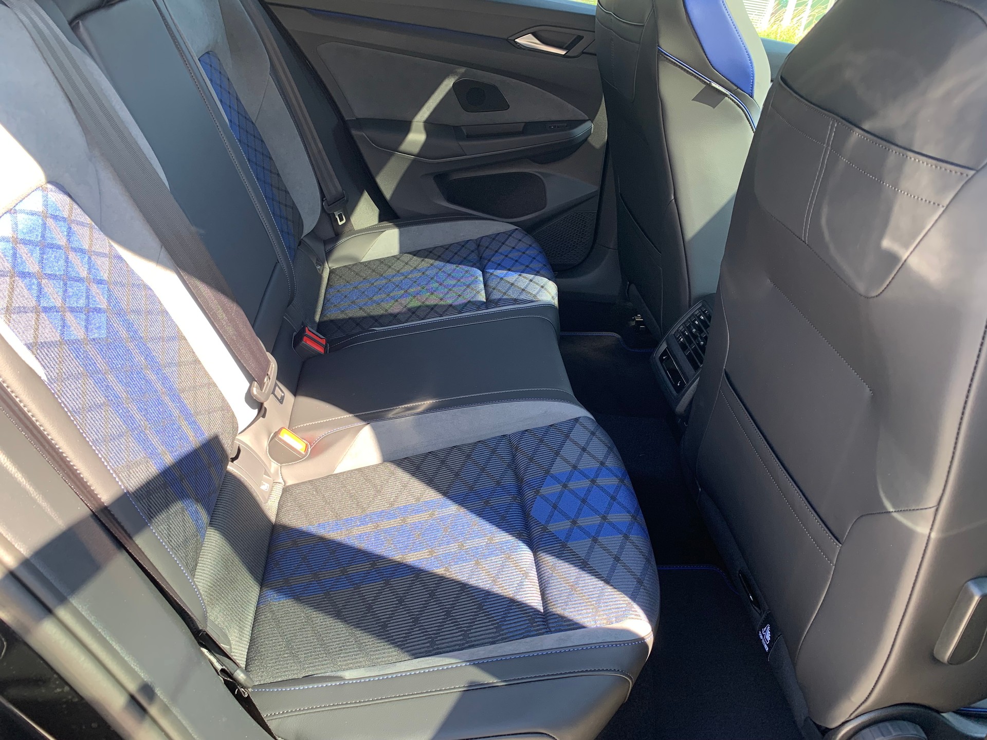 VW Golf 2.0 TSI R DSG 4 Motion-image-11