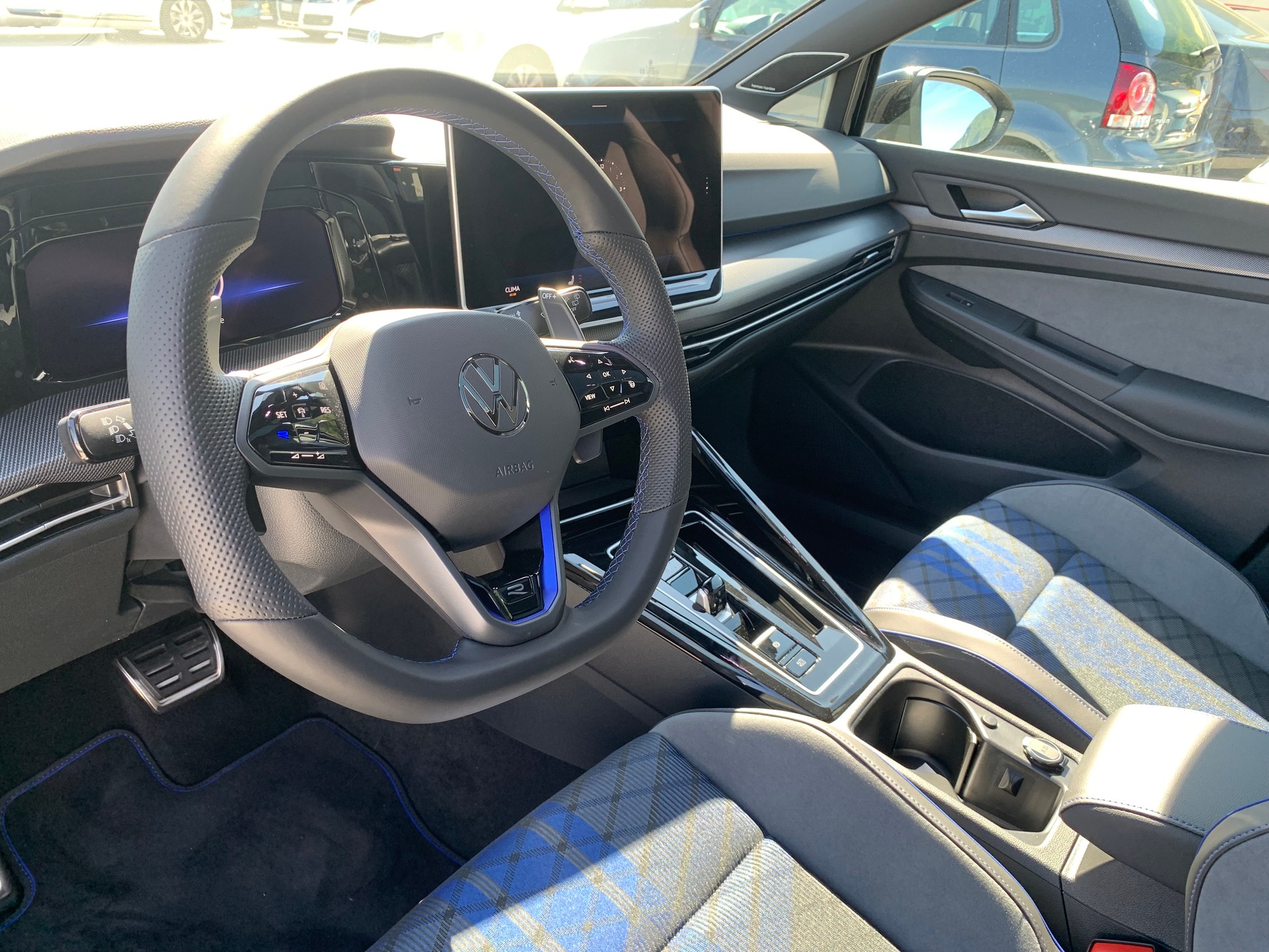 VW Golf 2.0 TSI R DSG 4 Motion-image-13