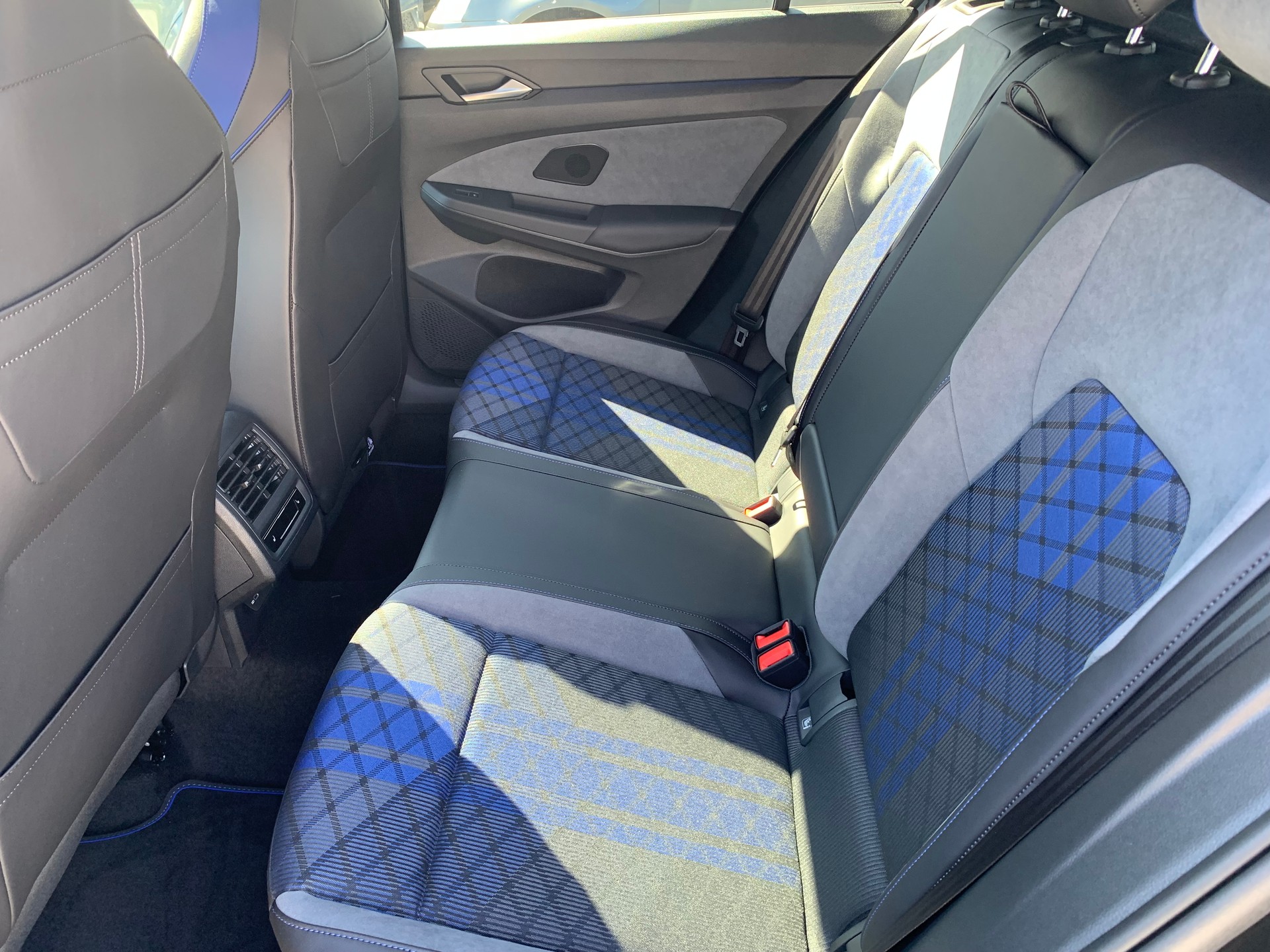 VW Golf 2.0 TSI R DSG 4 Motion-image-10