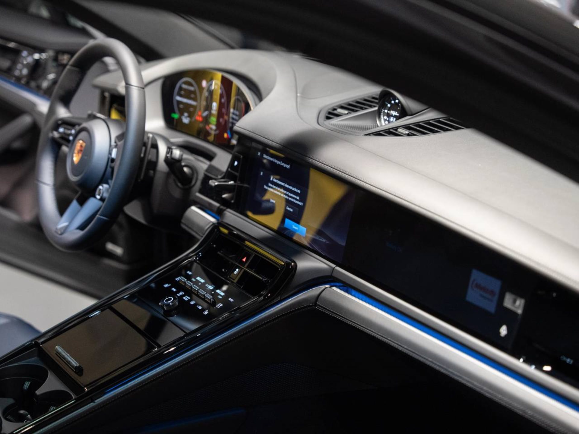PORSCHE Panamera 4S E-Hybrid-image-10